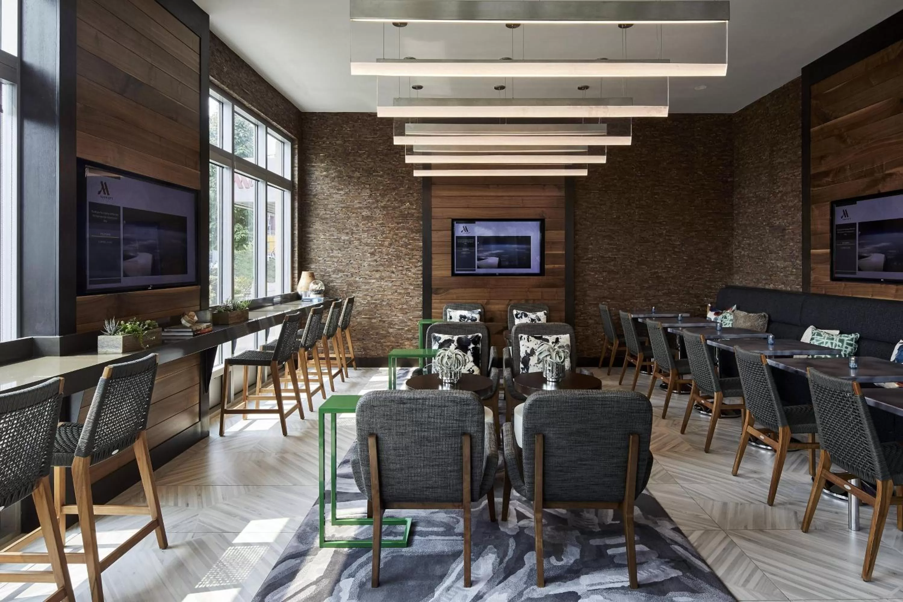 Lounge or bar in Seattle Marriott Waterfront