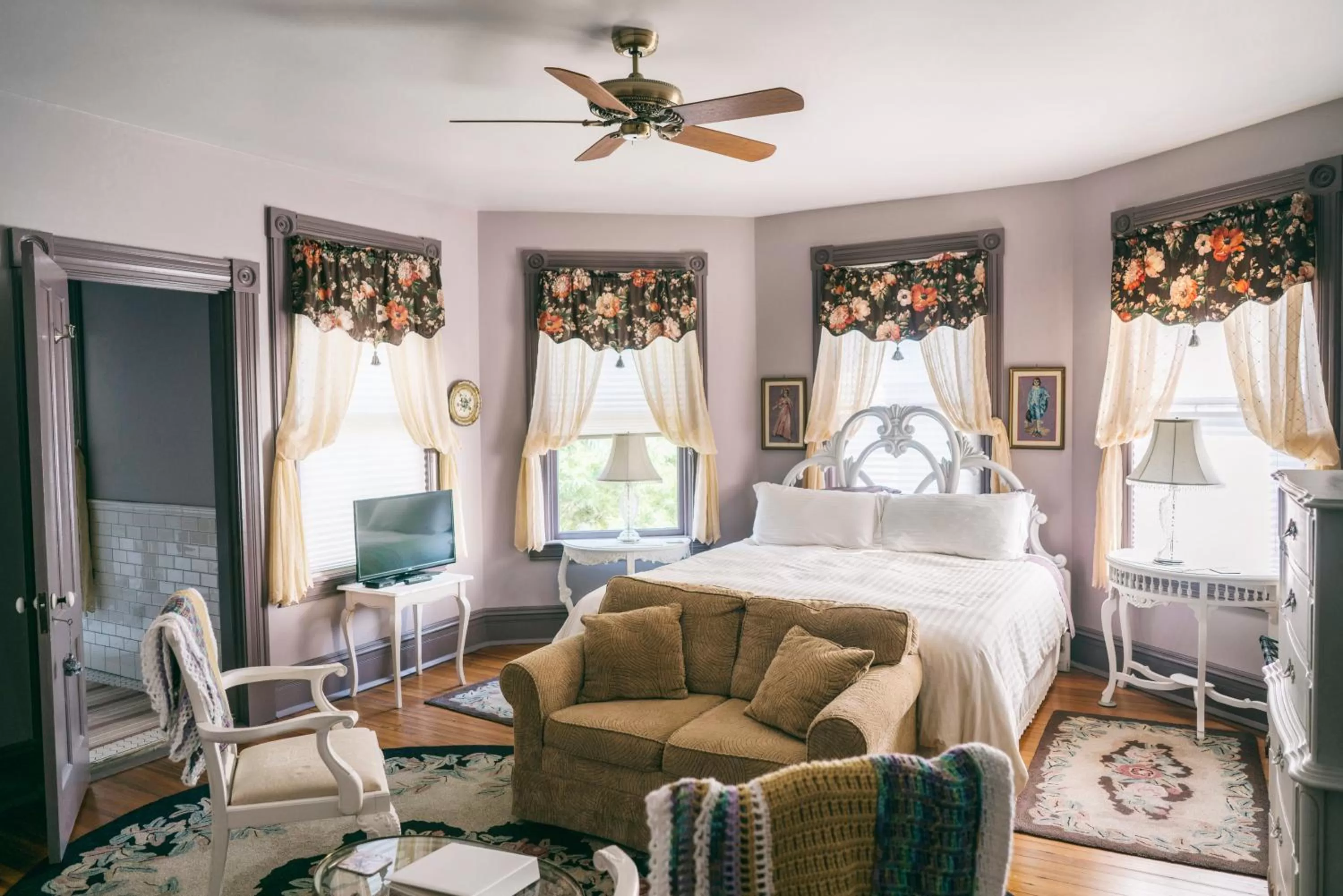 Nearby landmark, Seating Area in Hummingbird Inn
