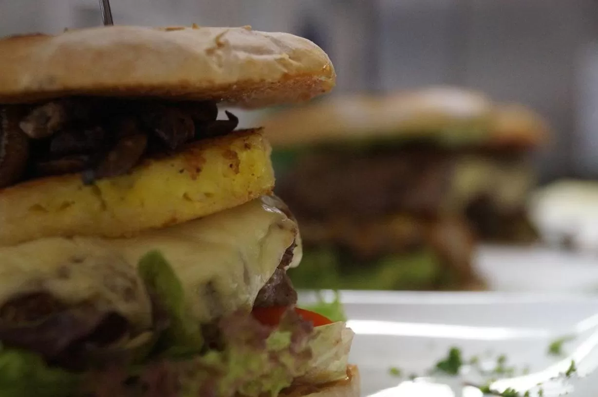 Restaurant/places to eat in Hotel h4 easy