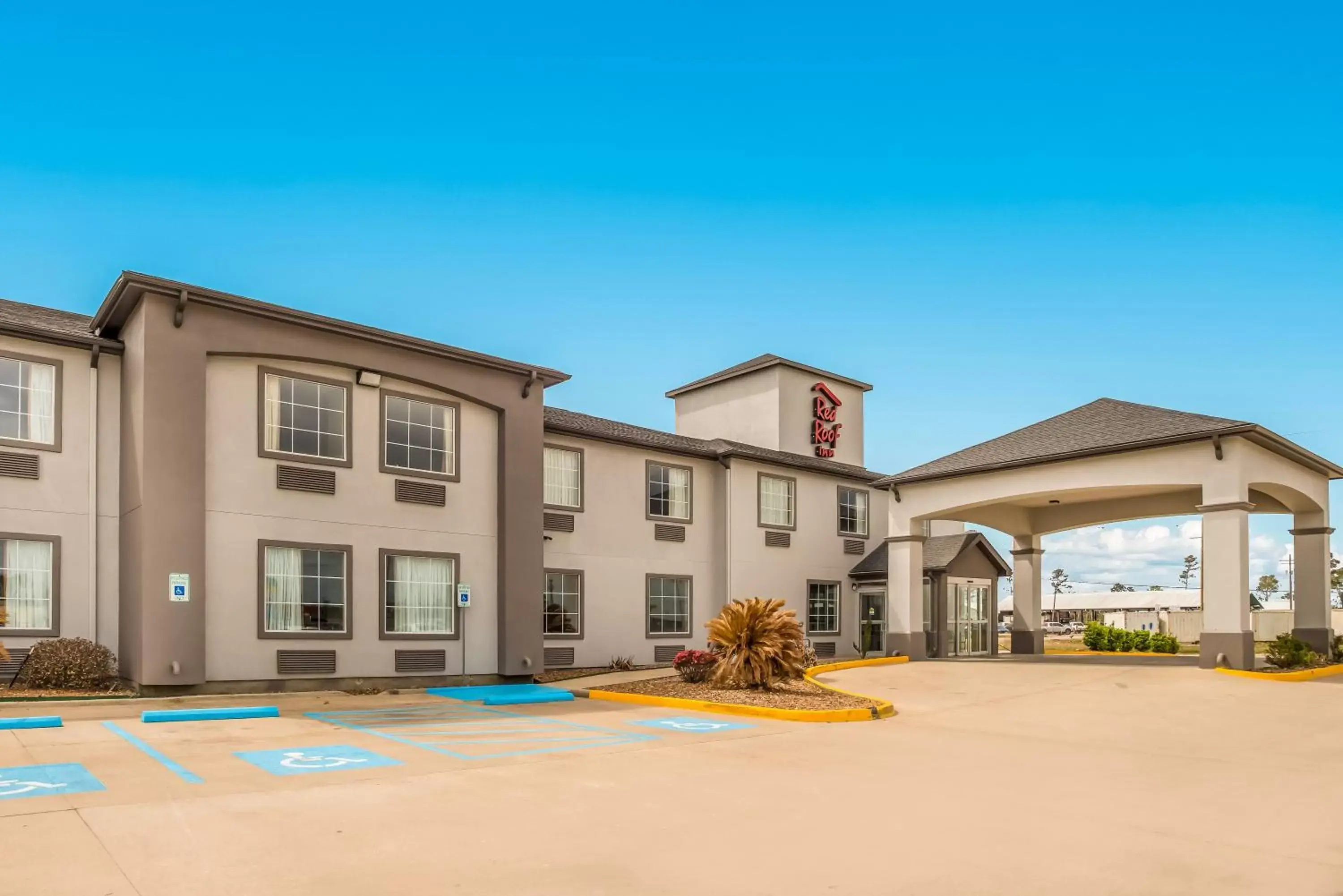 Property Building in Red Roof Inn & Suites Lake Charles