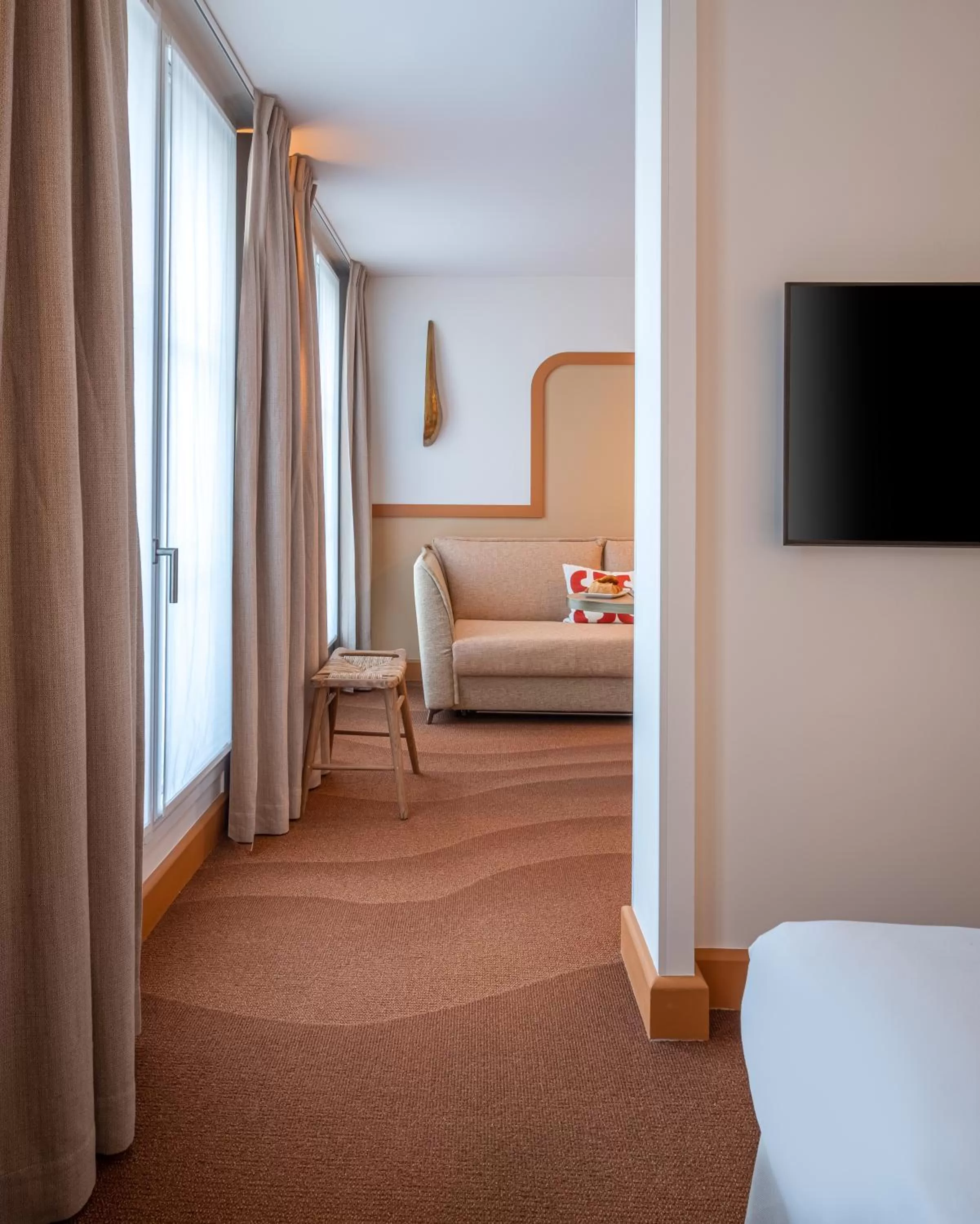 Seating area, Bed in Hôtel Le Monna Lisa by Inwood Hotels