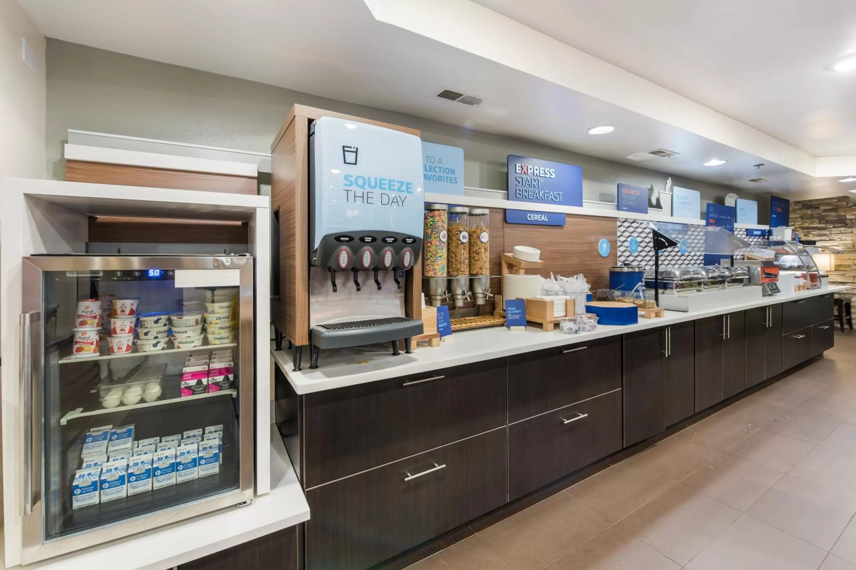 Breakfast in Holiday Inn Express London-I-70 by IHG