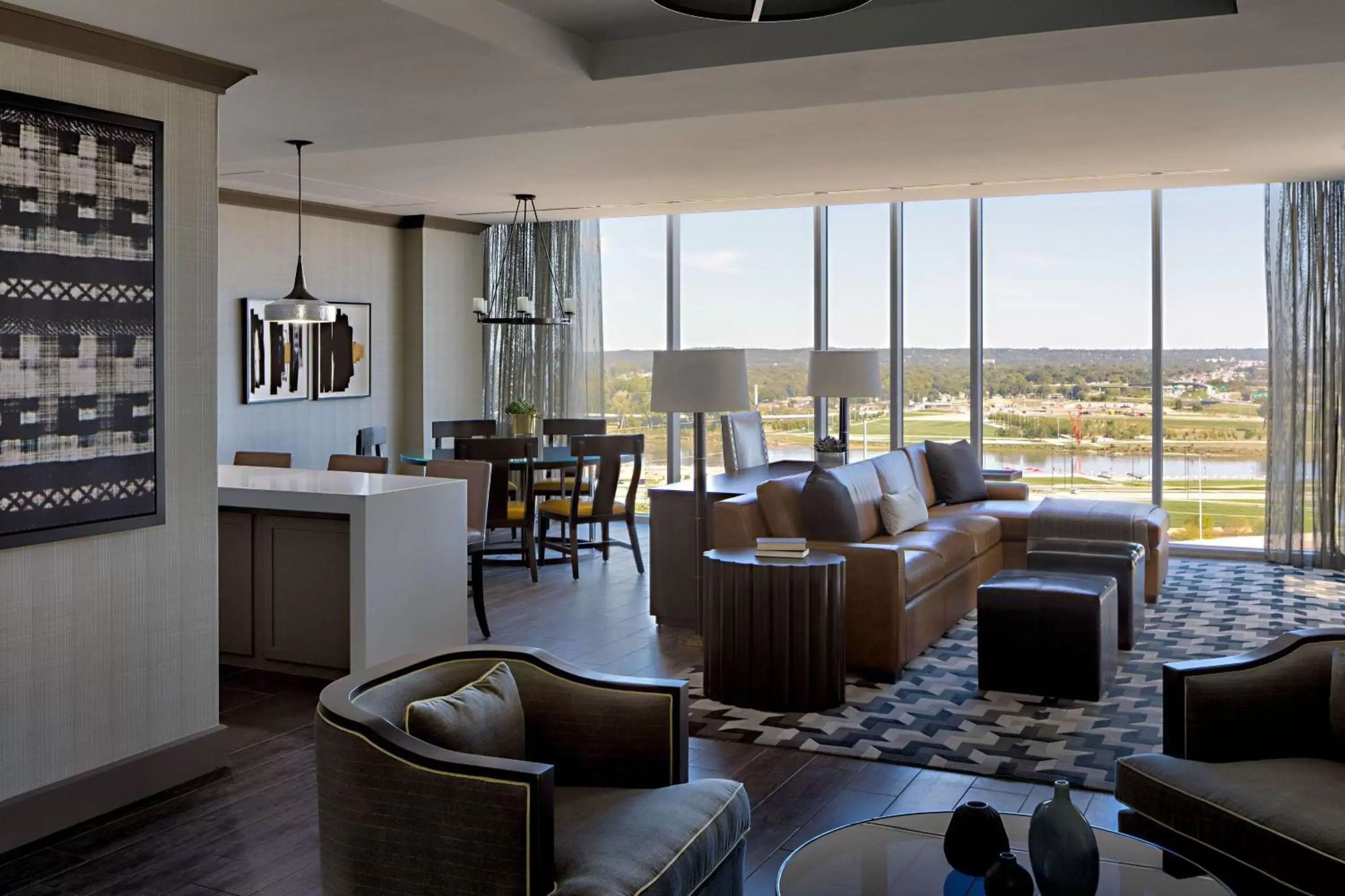 Living room, Lounge/Bar in Omaha Marriott Downtown at the Capitol District