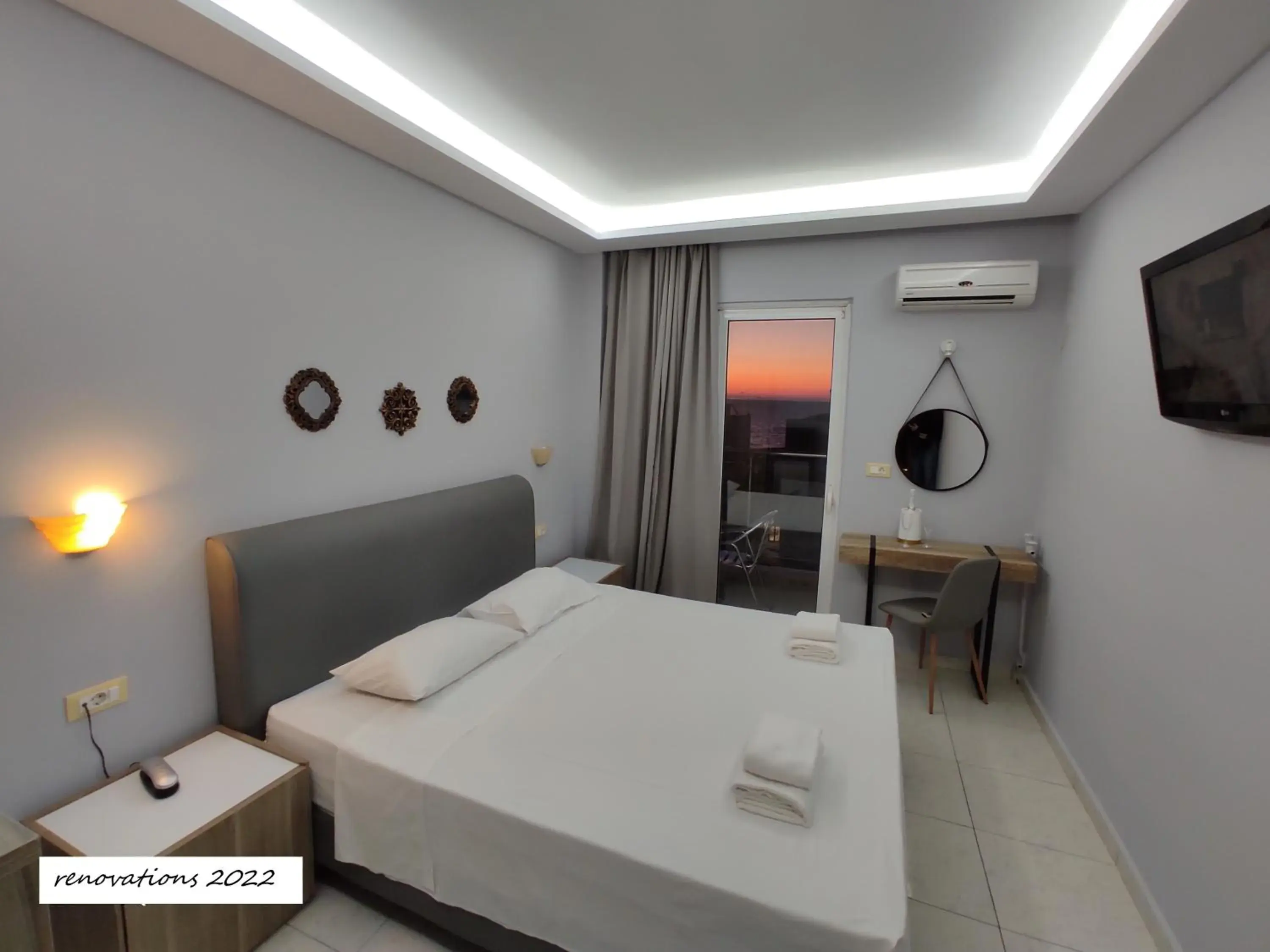 Bed in Hotel Parthenon Rodos city
