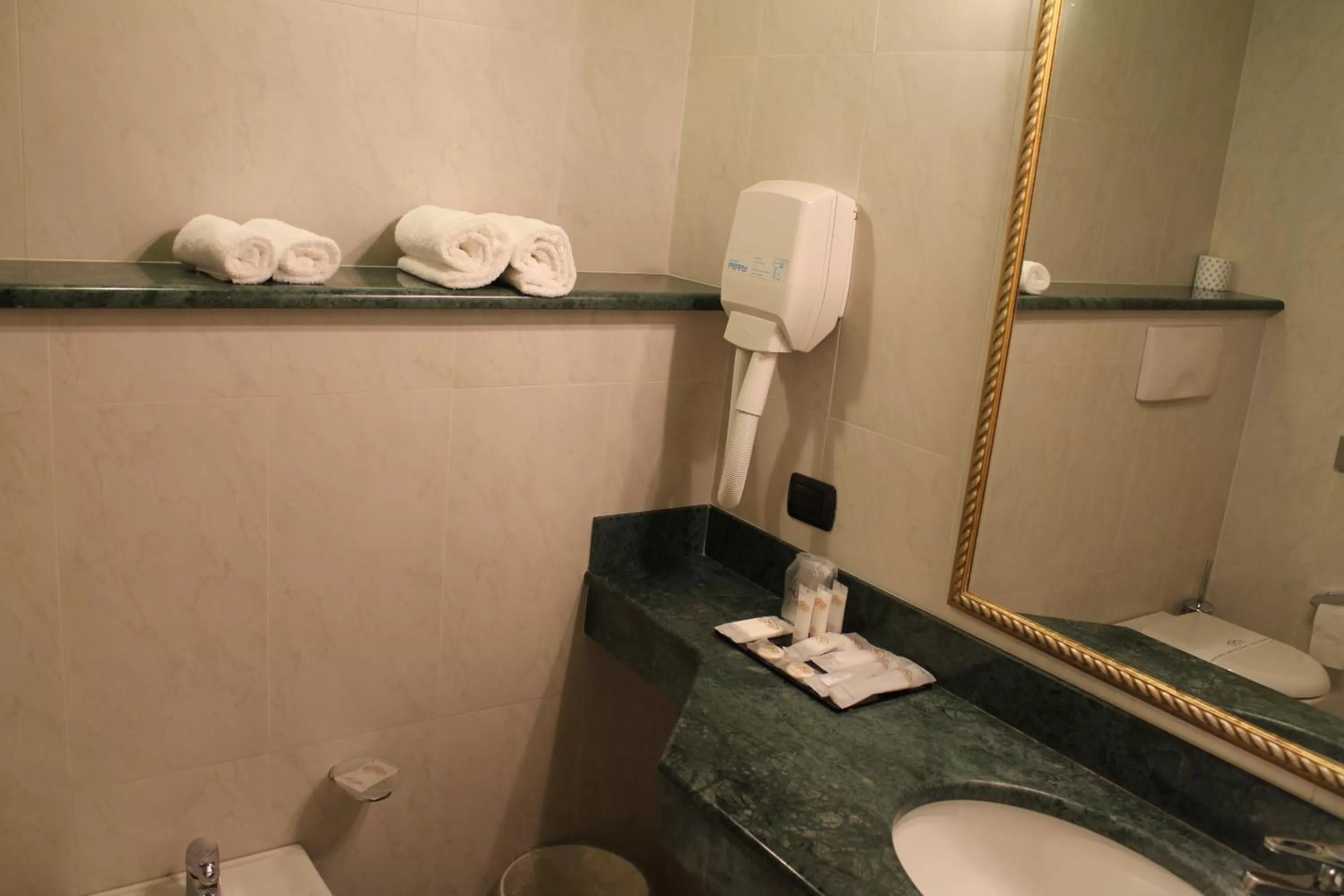 Bathroom in Hotel Don Carlo