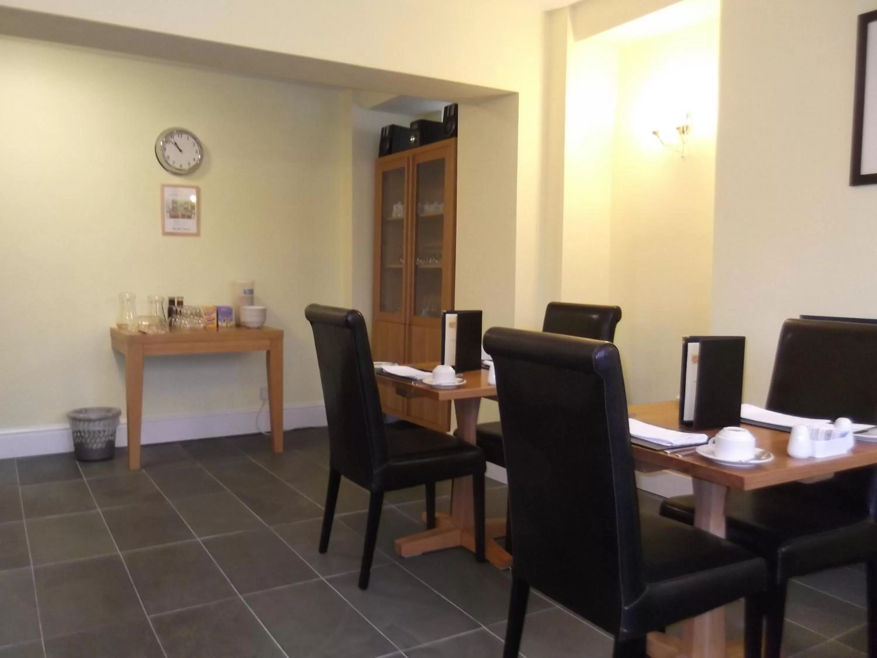 Restaurant/places to eat in The Bay House Lake View Guest House - Adults Only