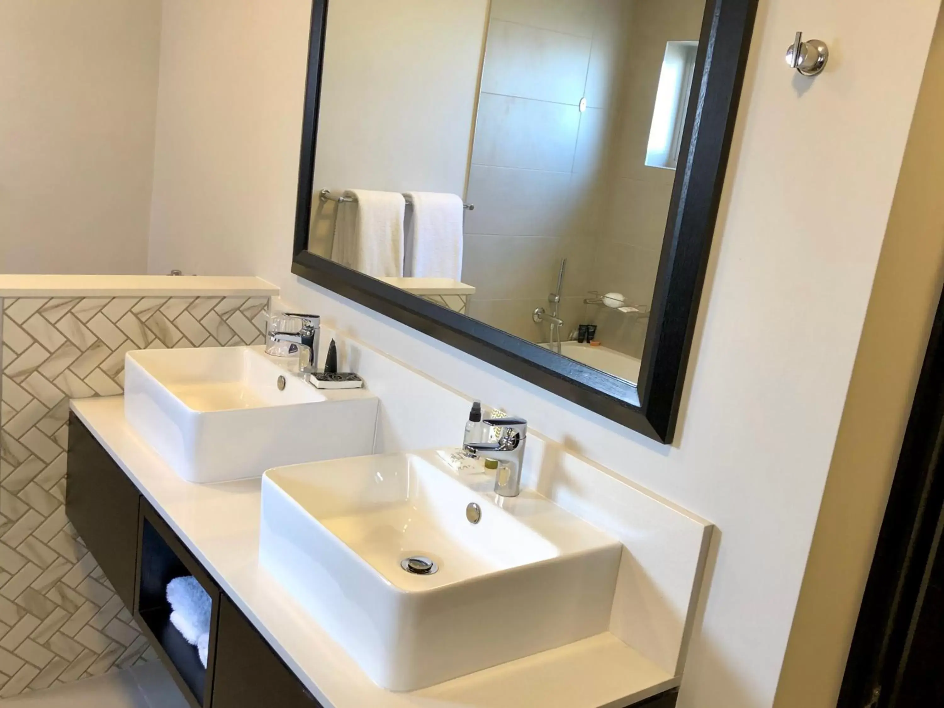 Bathroom in Belaire Suites Hotel