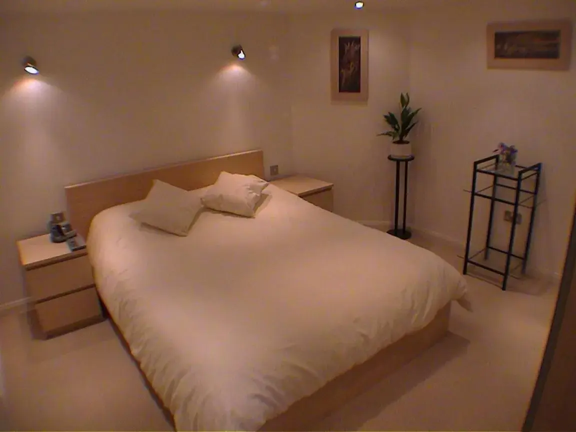 Bed in Earle House Serviced Apartments