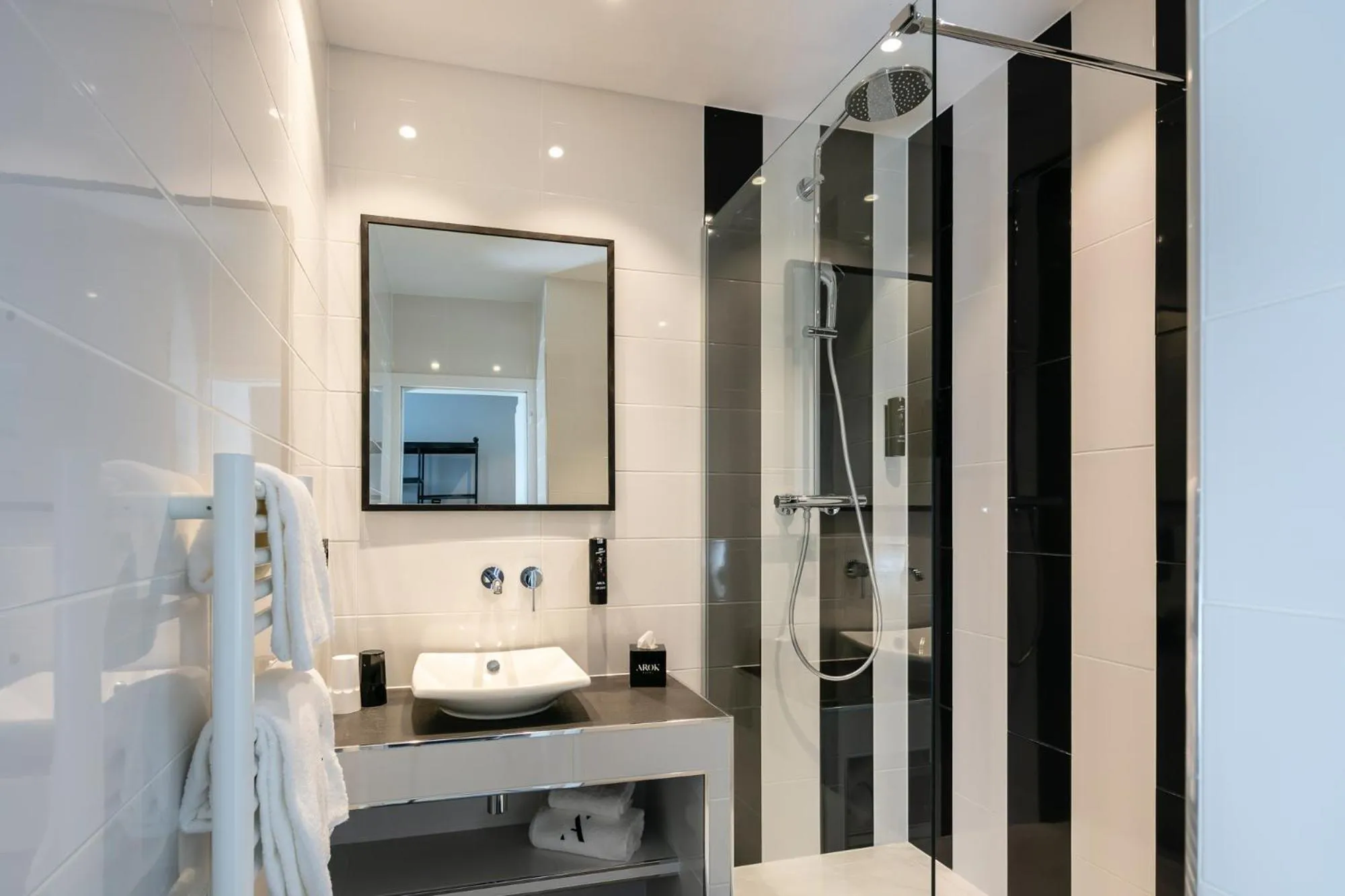 Bathroom in Hotel Arok