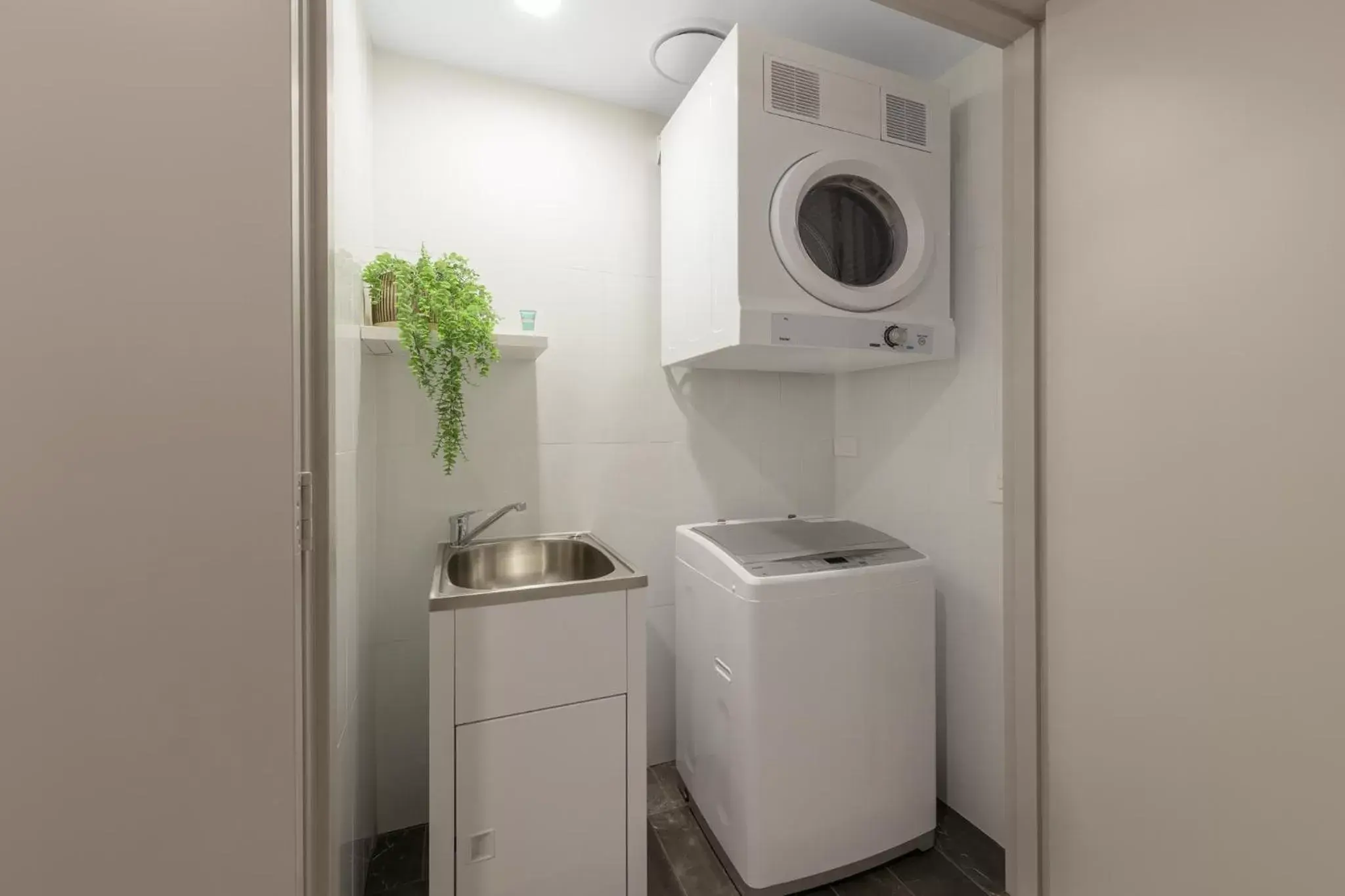 laundry, Kitchen/Kitchenette in Meriton Suites Pitt Street, Sydney