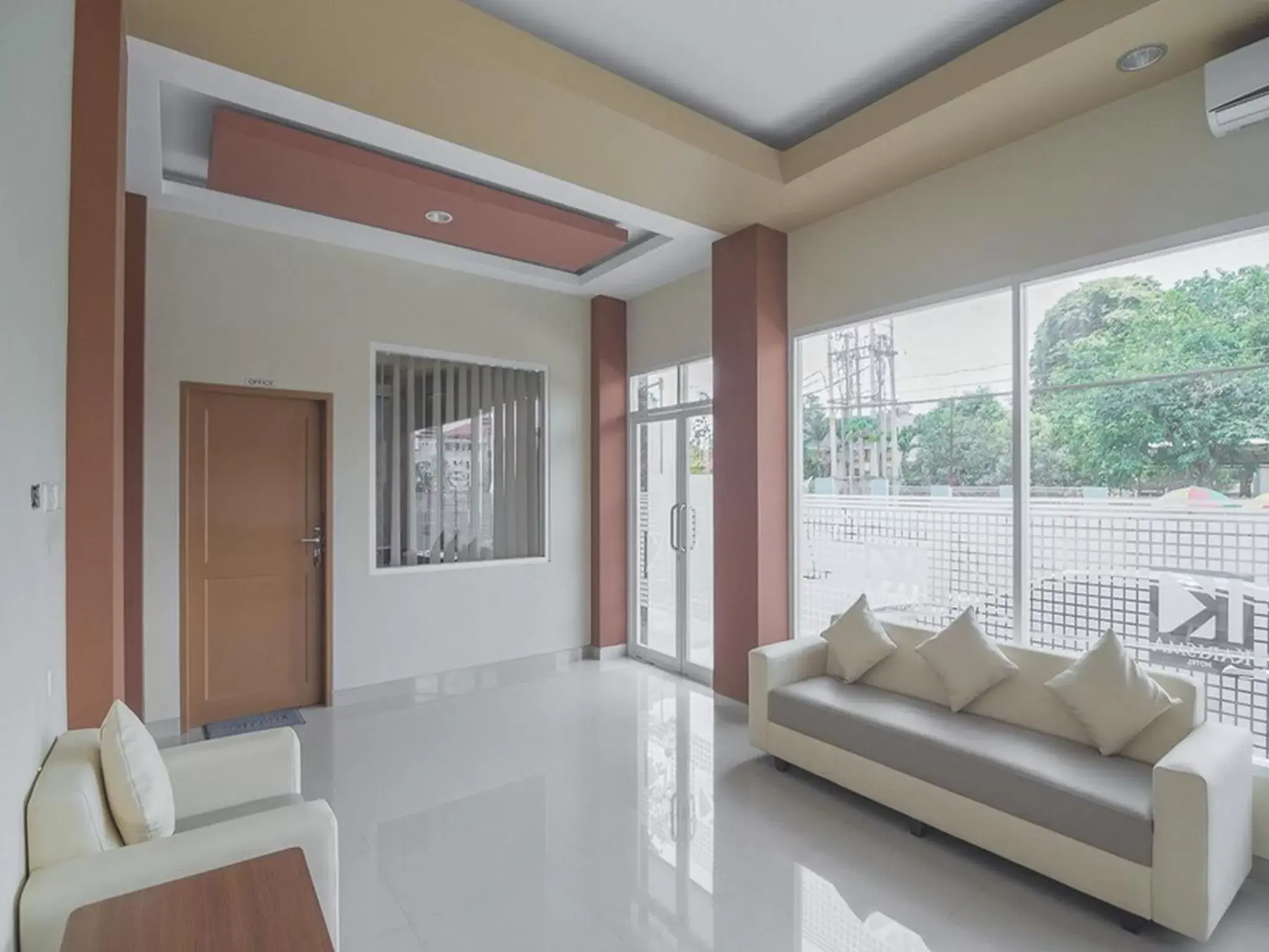 Lobby or reception in RedDoorz near Islamic Center Samarinda Lobby or reception in RedDoorz near Islamic Center Samarinda