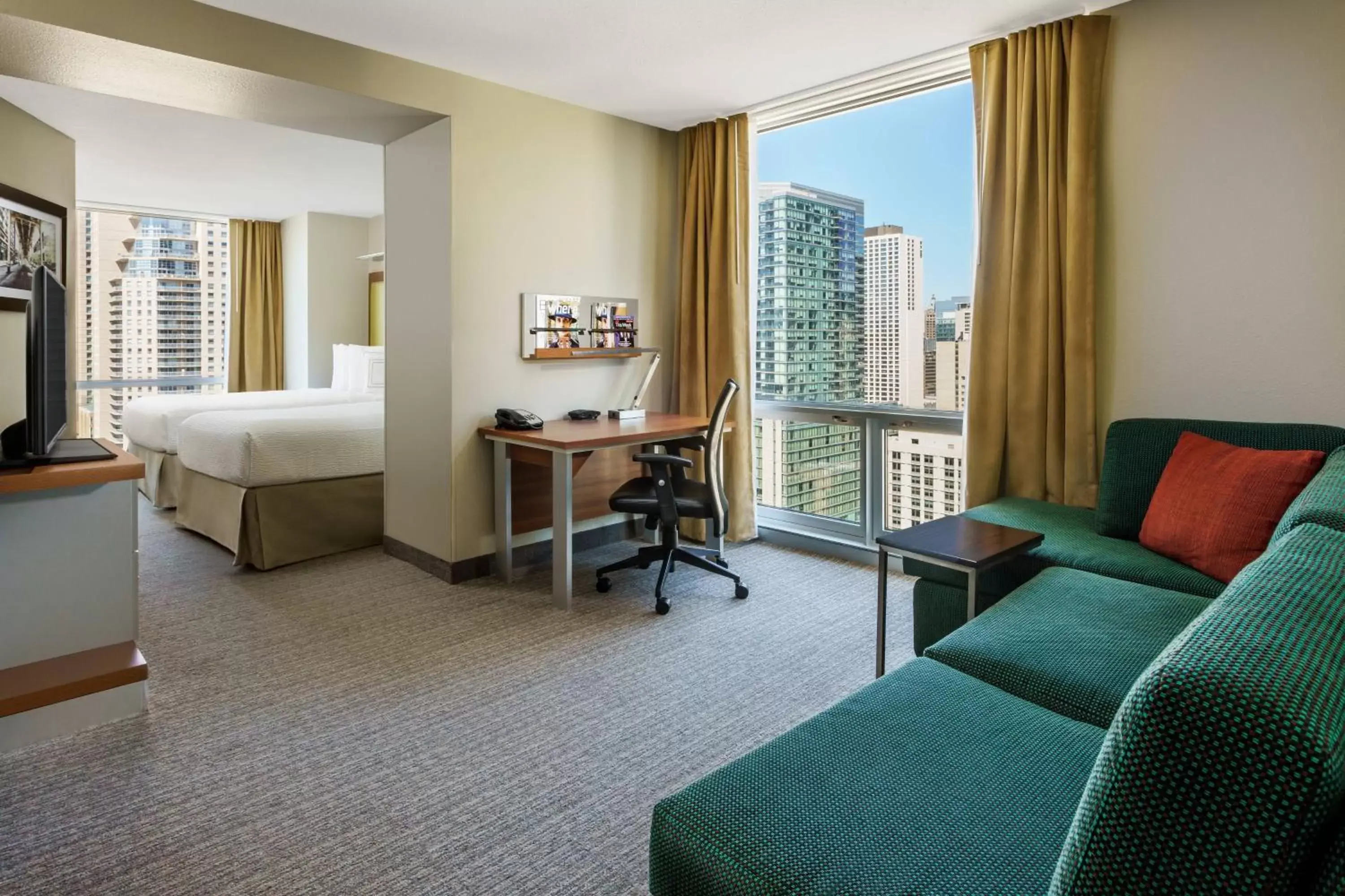 Living room, Seating Area in SpringHill Suites Chicago Downtown/River North