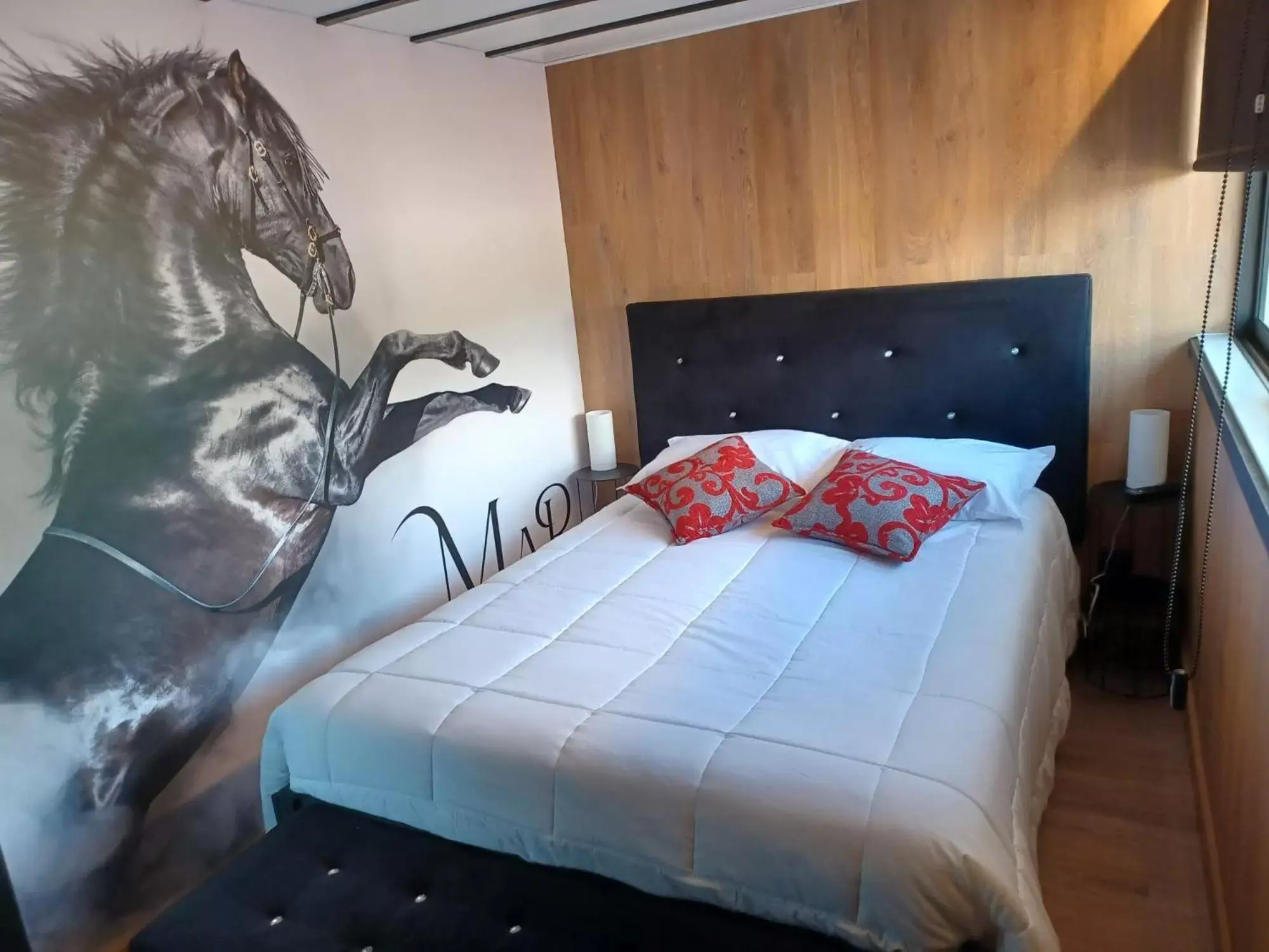 Bed in Leonchic - Guest House