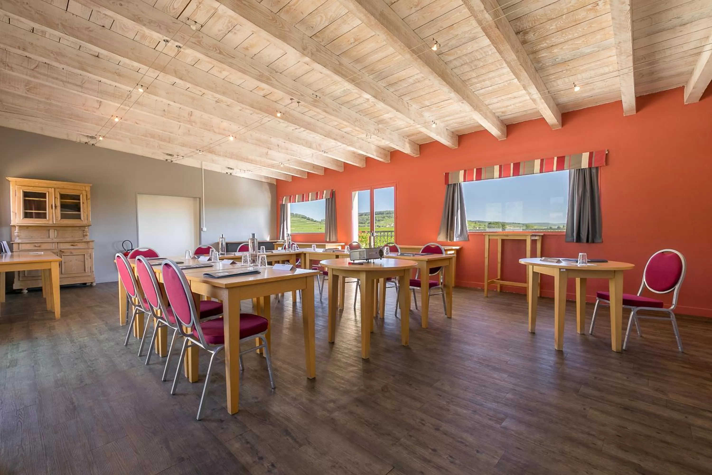 Meeting/conference room in Kyriad Prestige Beaune le Panorama