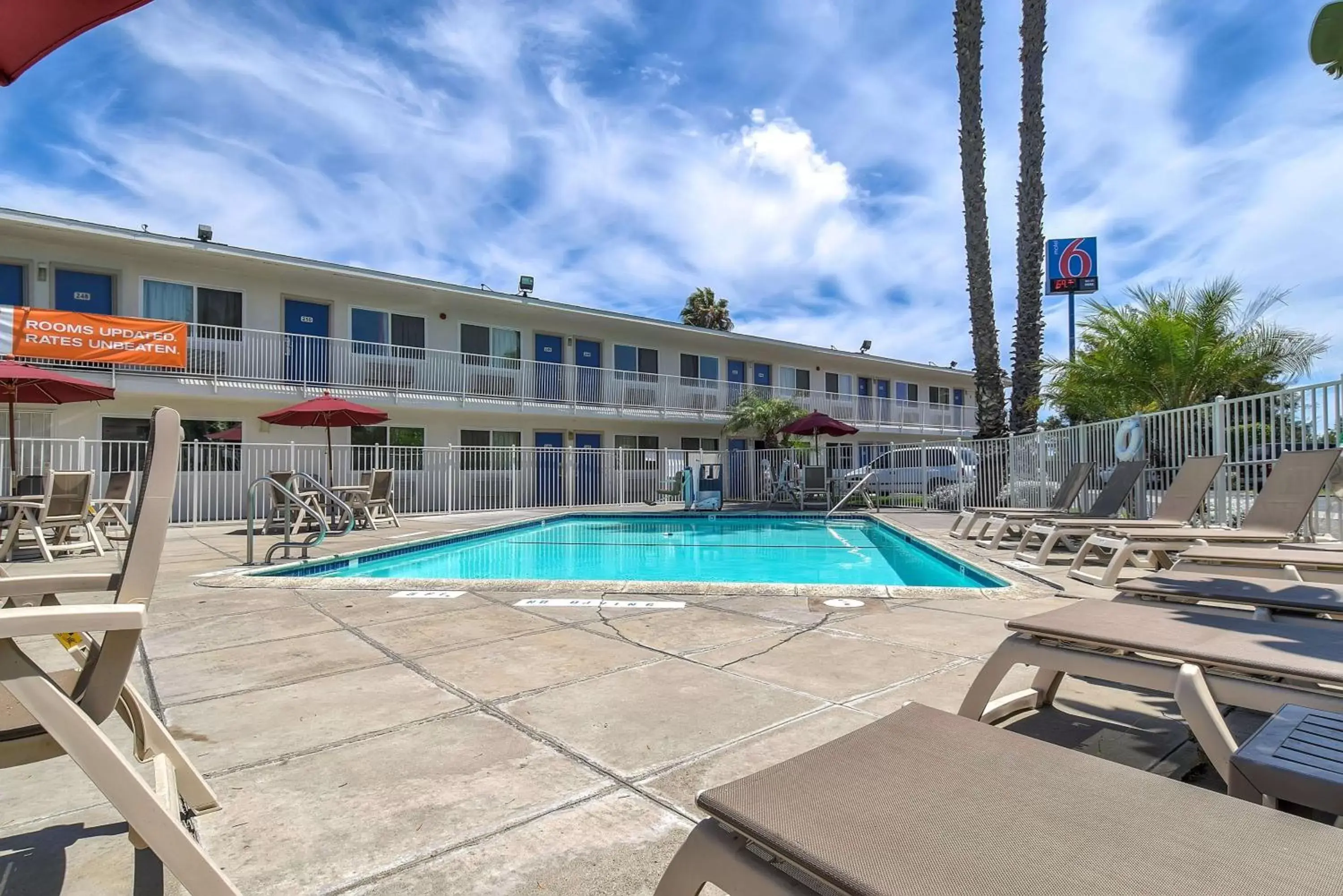 Patio, Swimming Pool in Motel 6-Westminster, CA - South - Long Beach Area