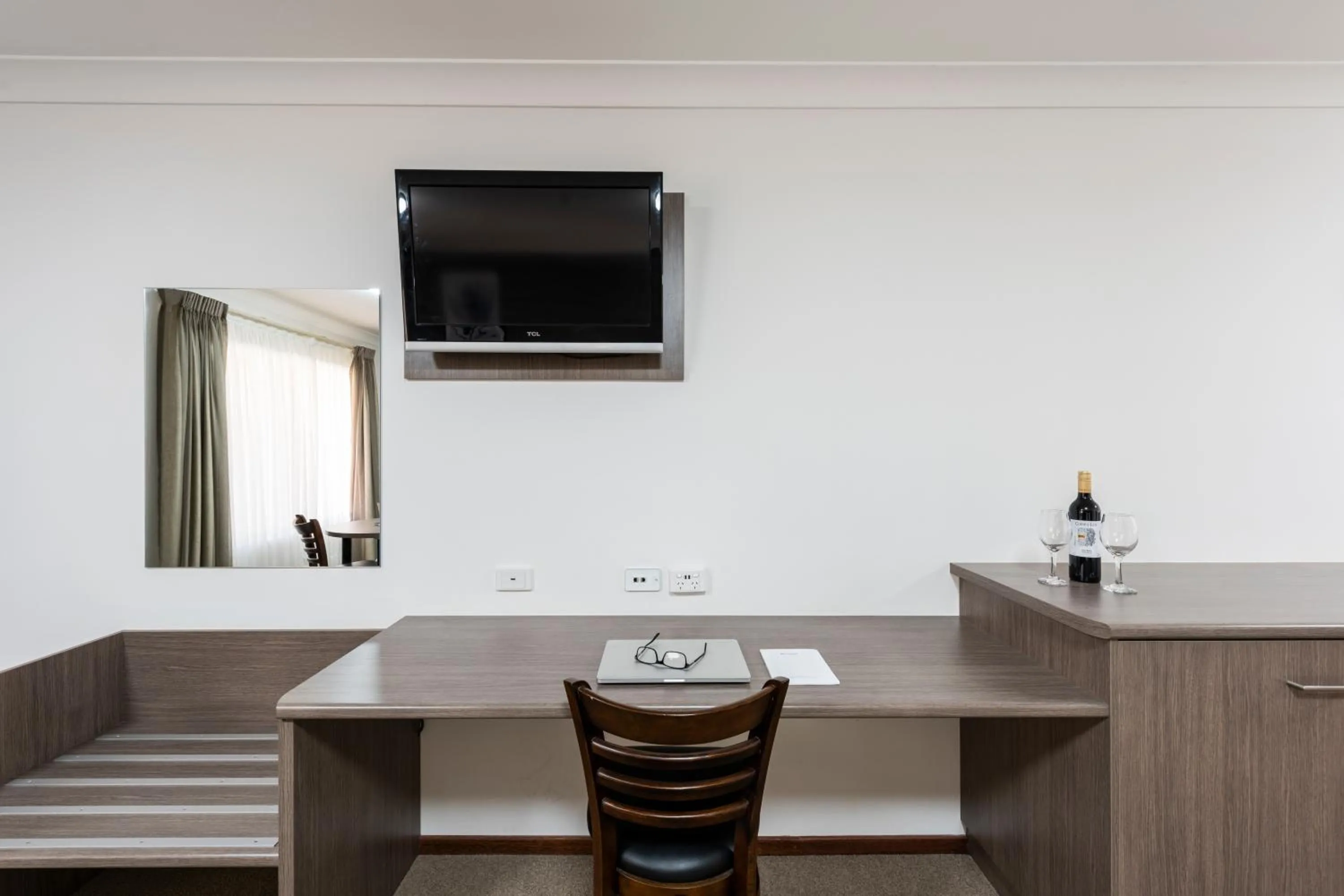 TV and multimedia in Best Western Plus Ambassador Orange