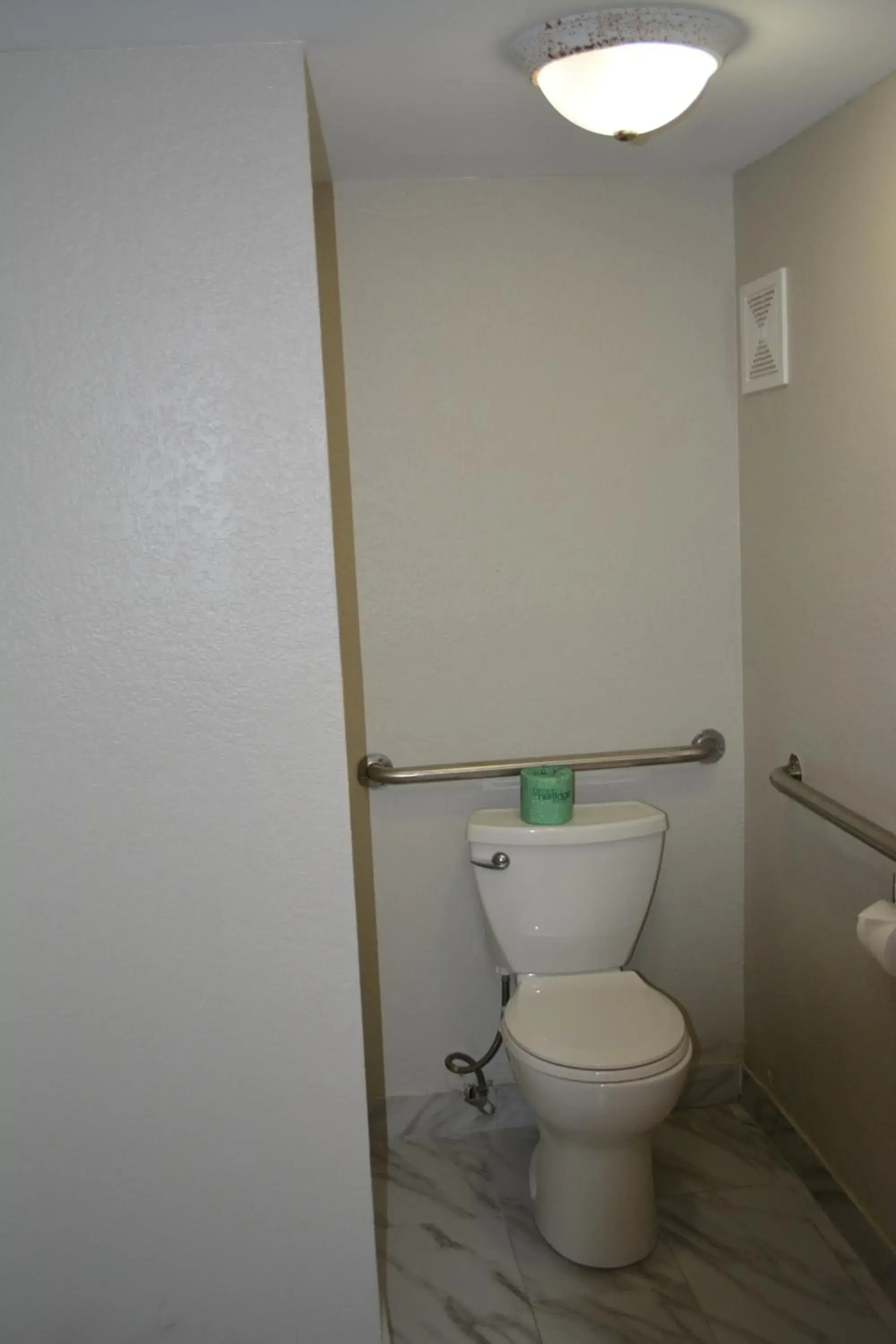 Bathroom in Red Roof Inn Jackson North – Ridgeland