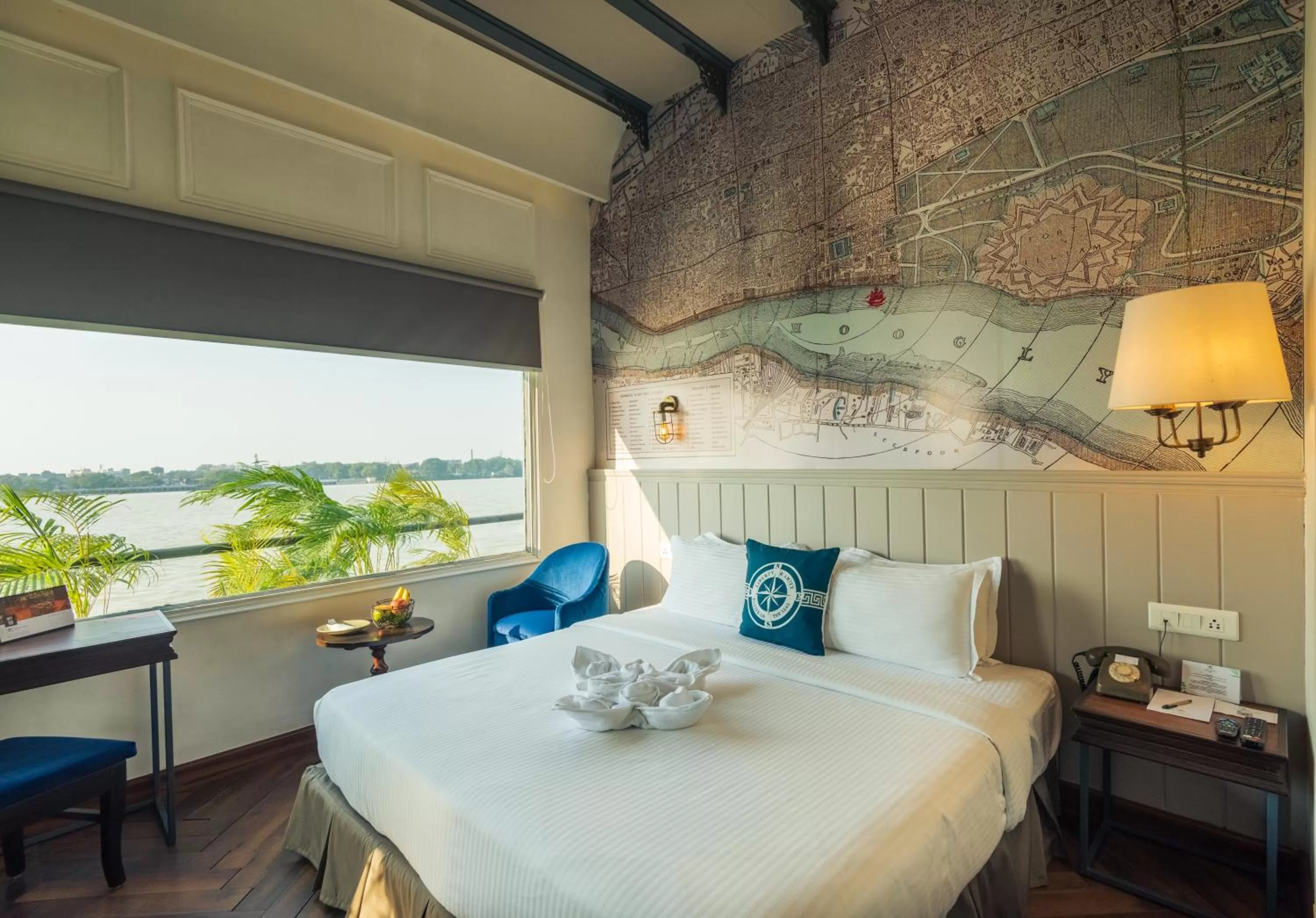 View (from property/room), Bed in Polo Floatel Kolkata