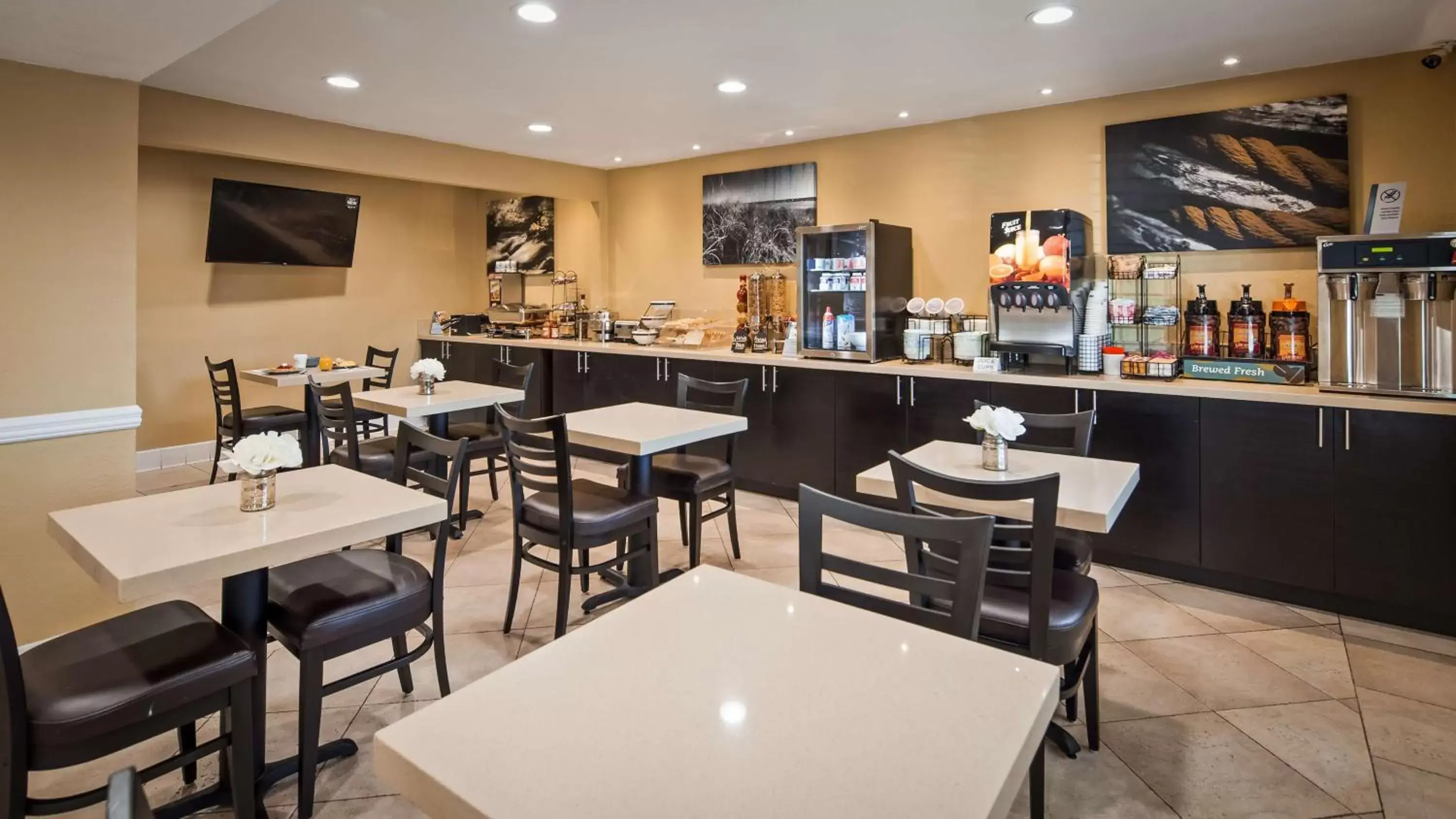 Restaurant/Places to Eat in Best Western Poway/San Diego Hotel