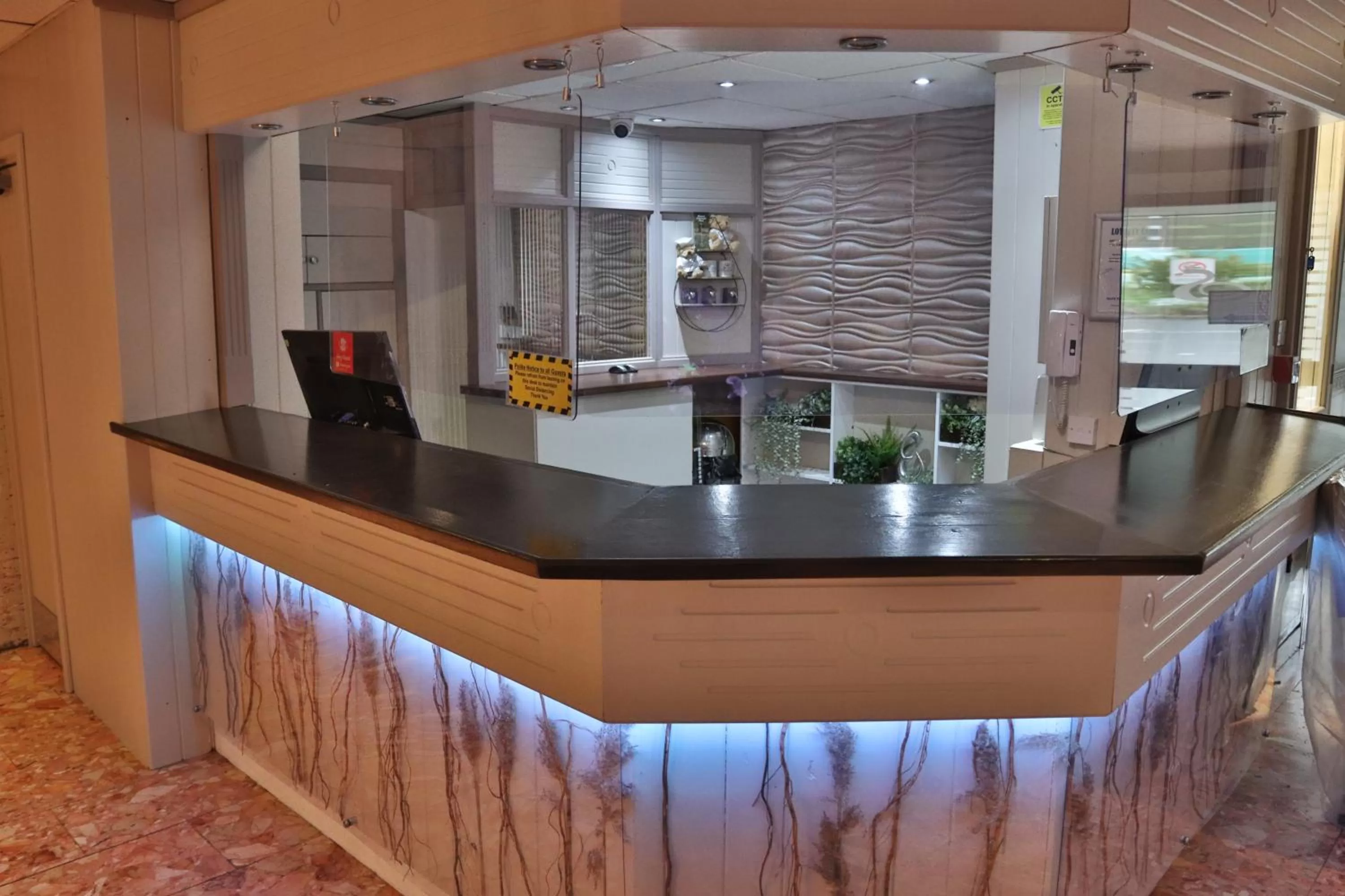 Lobby or reception in Inn On The Lake