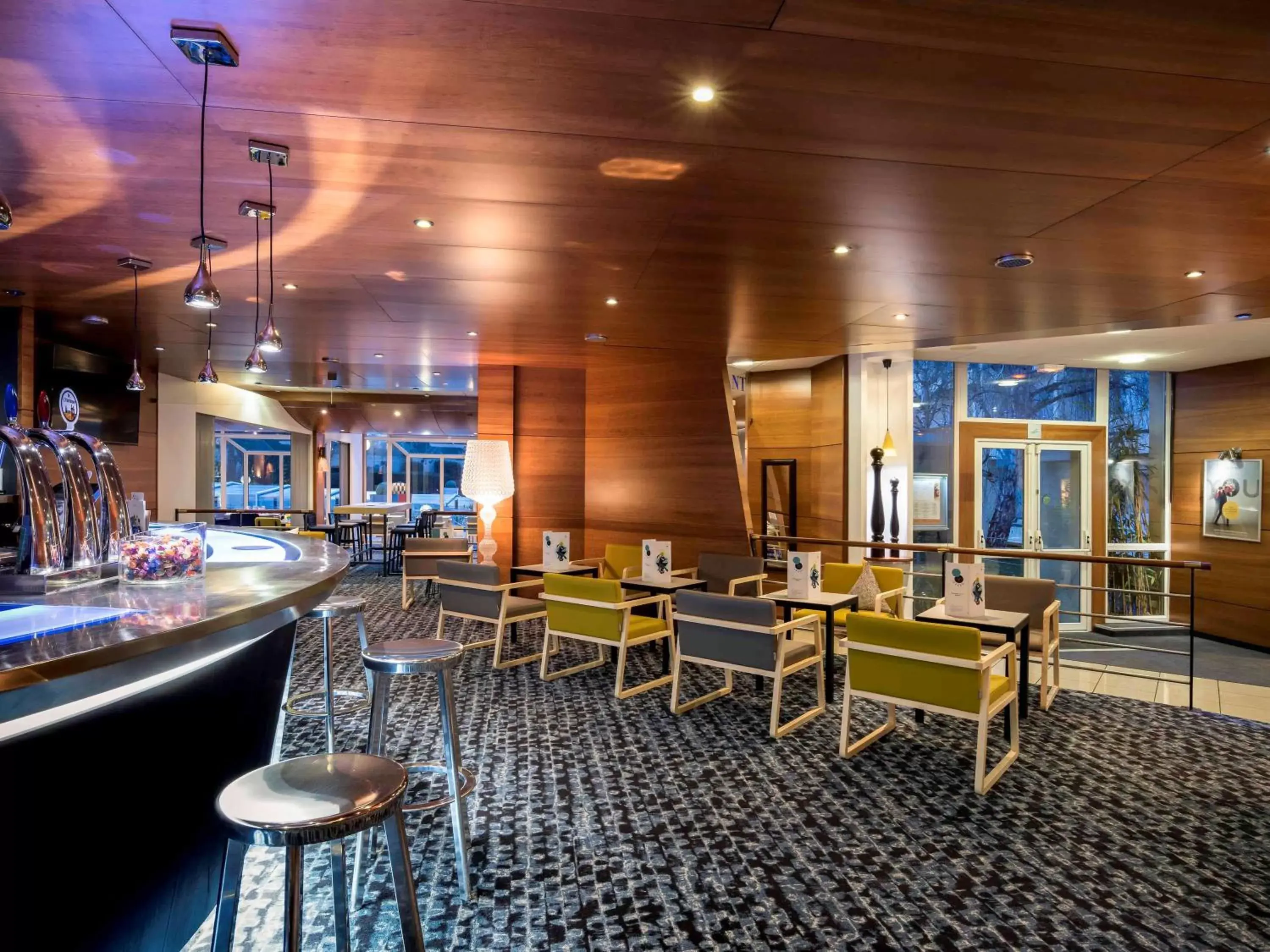 Lounge or bar in Novotel Chartres