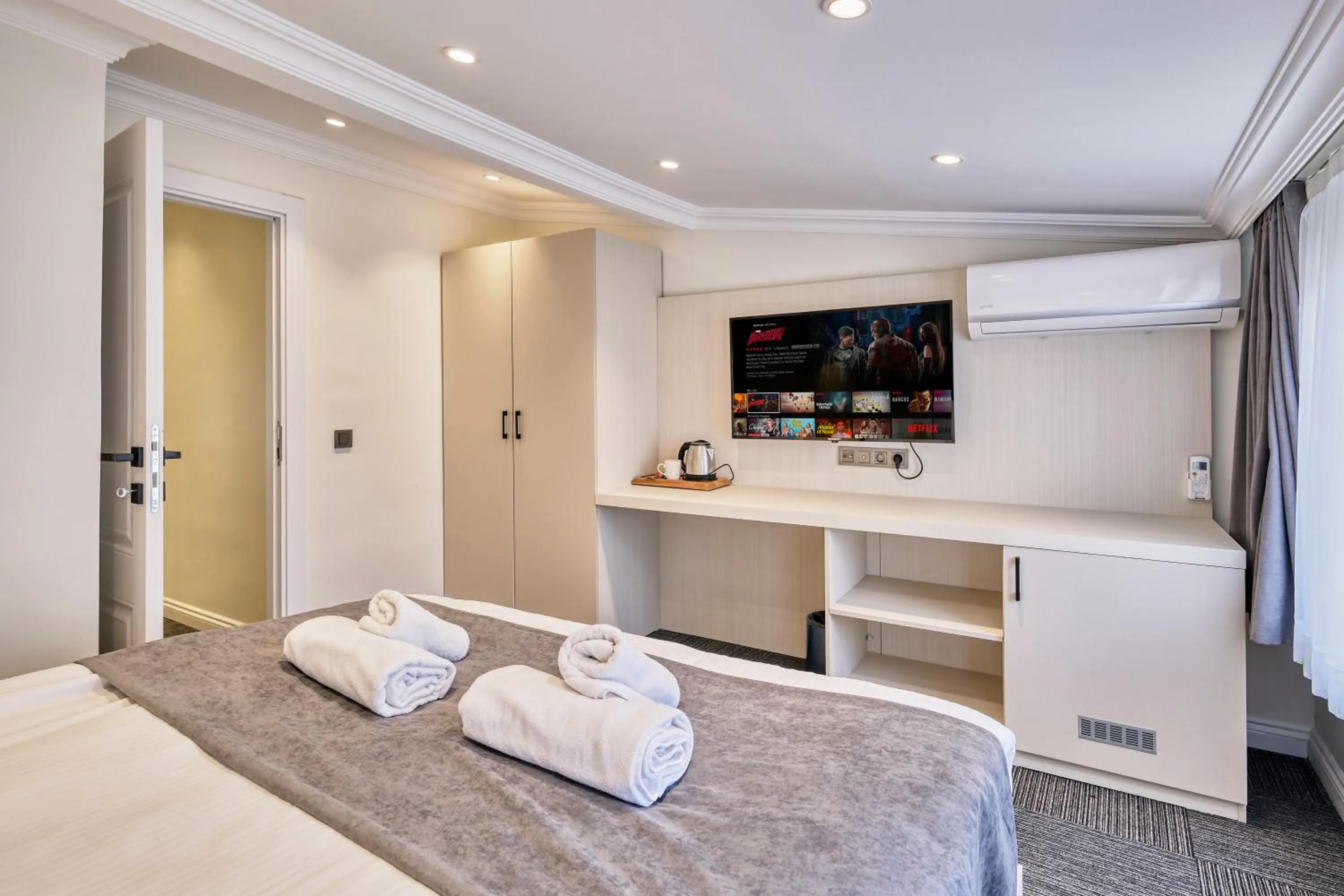 Photo of the whole room, Bed in Hub Suite Istanbul