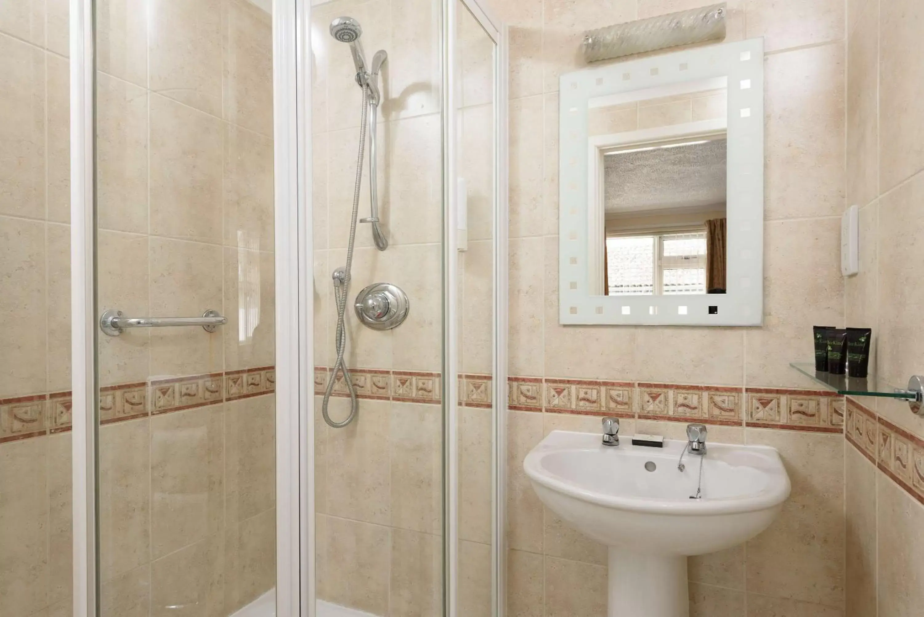 Bathroom in Best Western Fowey Valley Bathroom in Best Western Fowey Valley