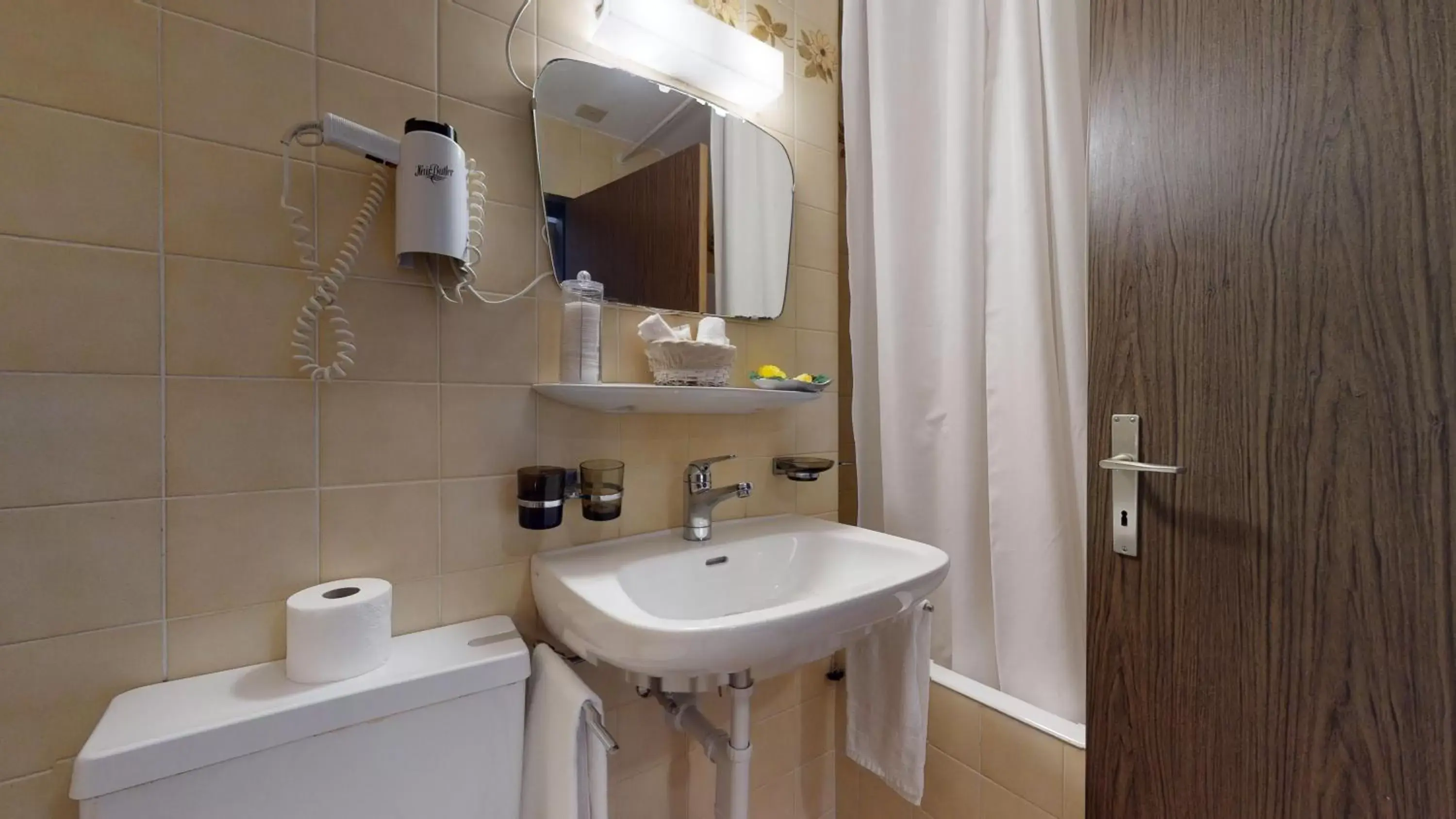 Bathroom in Hôtel du Grand-Pré