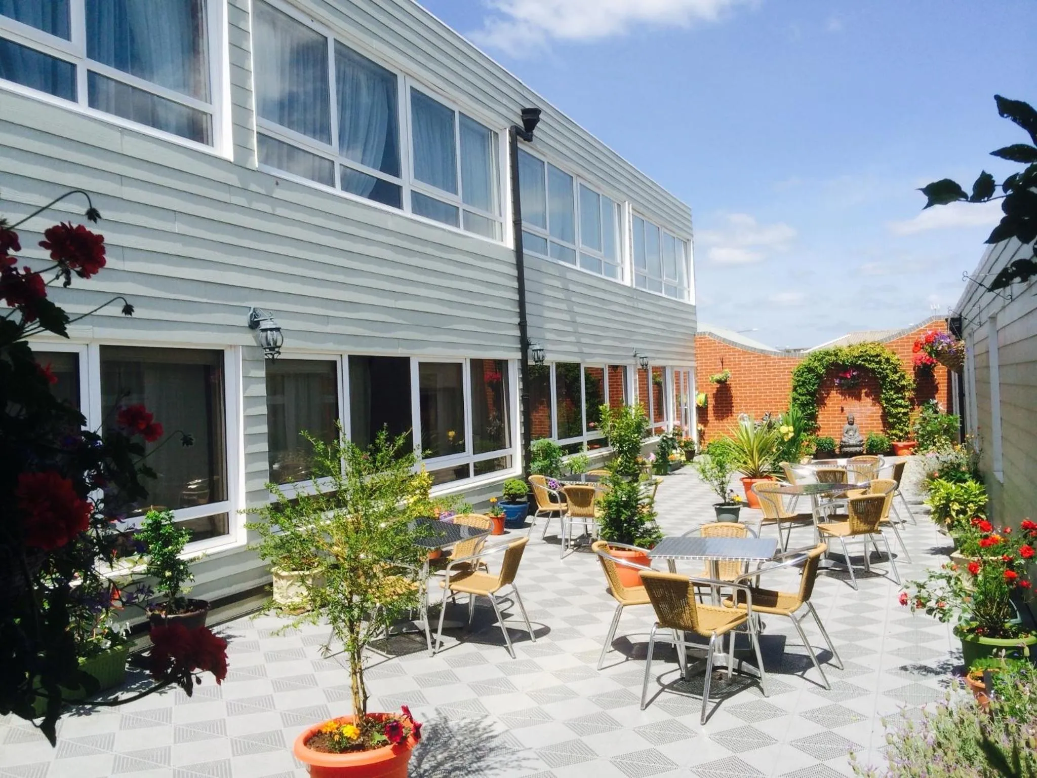 Patio in OYO Star Anglia Hotel