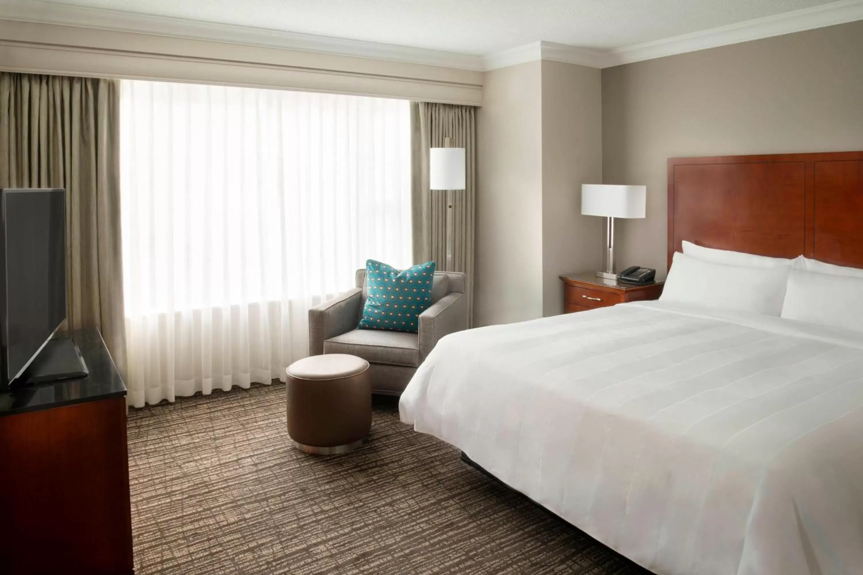 Bedroom, Bed in Marriott Downtown at CF Toronto Eaton Centre