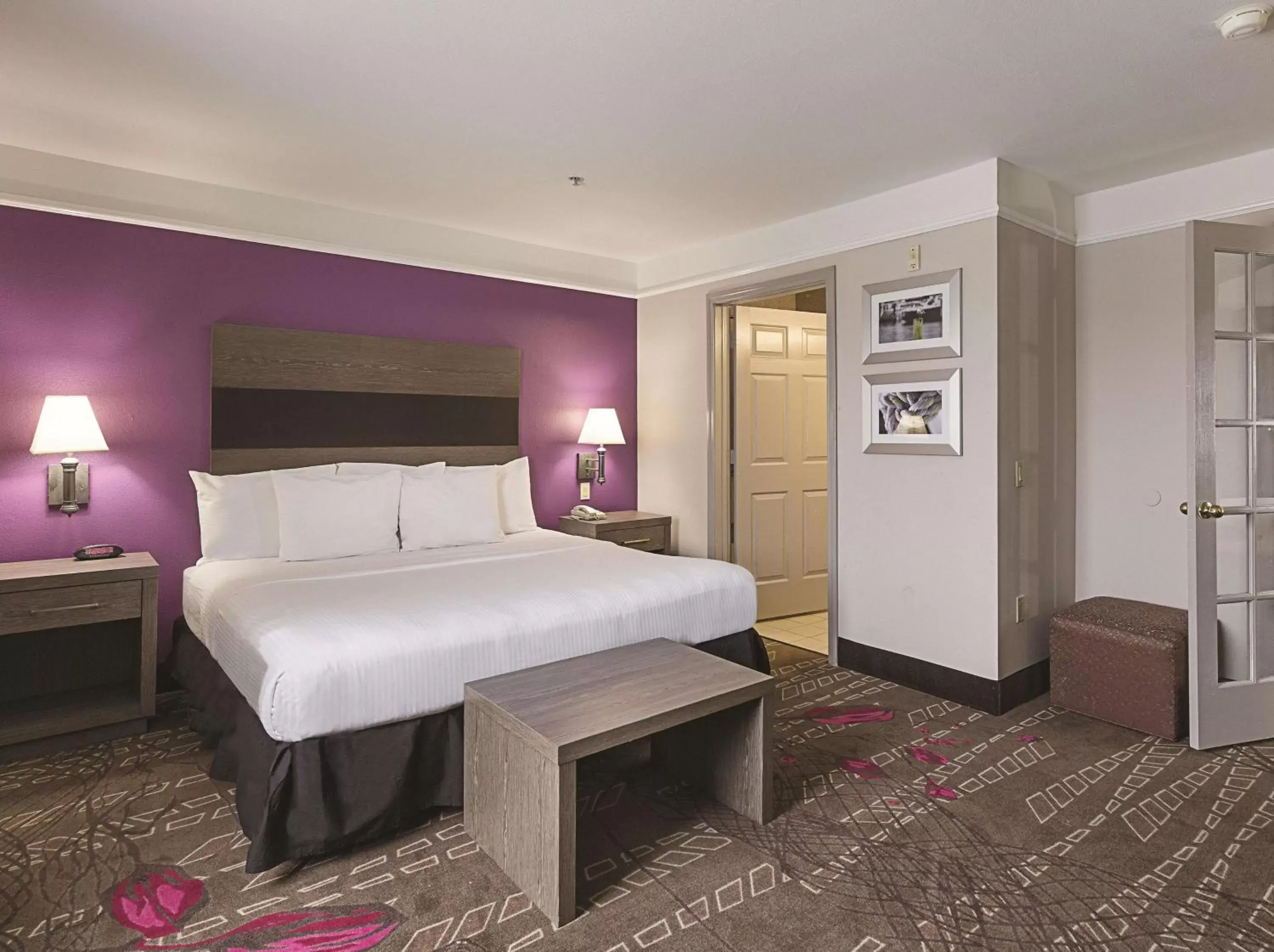 Photo of the whole room, Bed in Kemah Edgewater Hotel