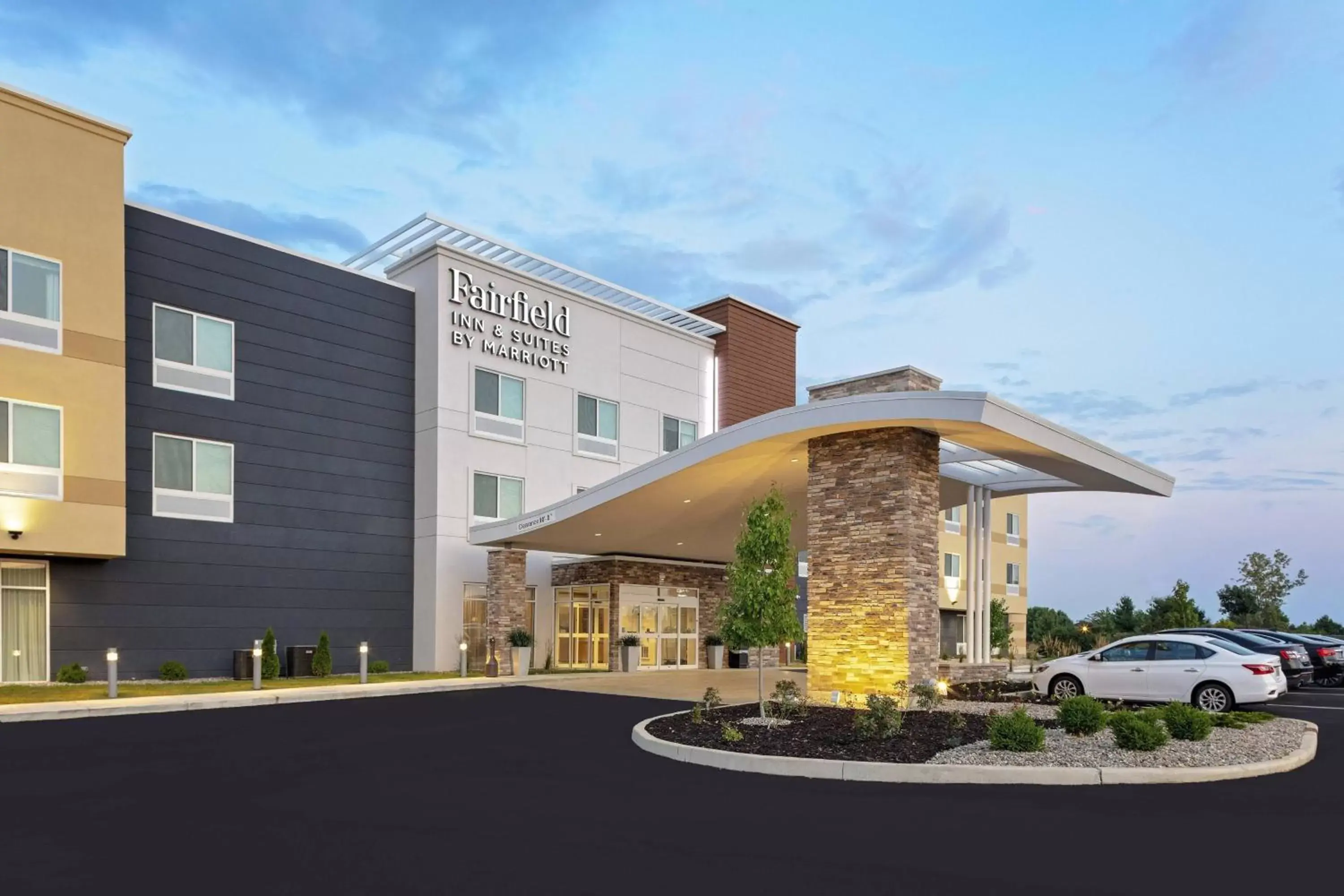 Property Building in Fairfield Inn & Suites by Marriott Indianapolis Greenfield