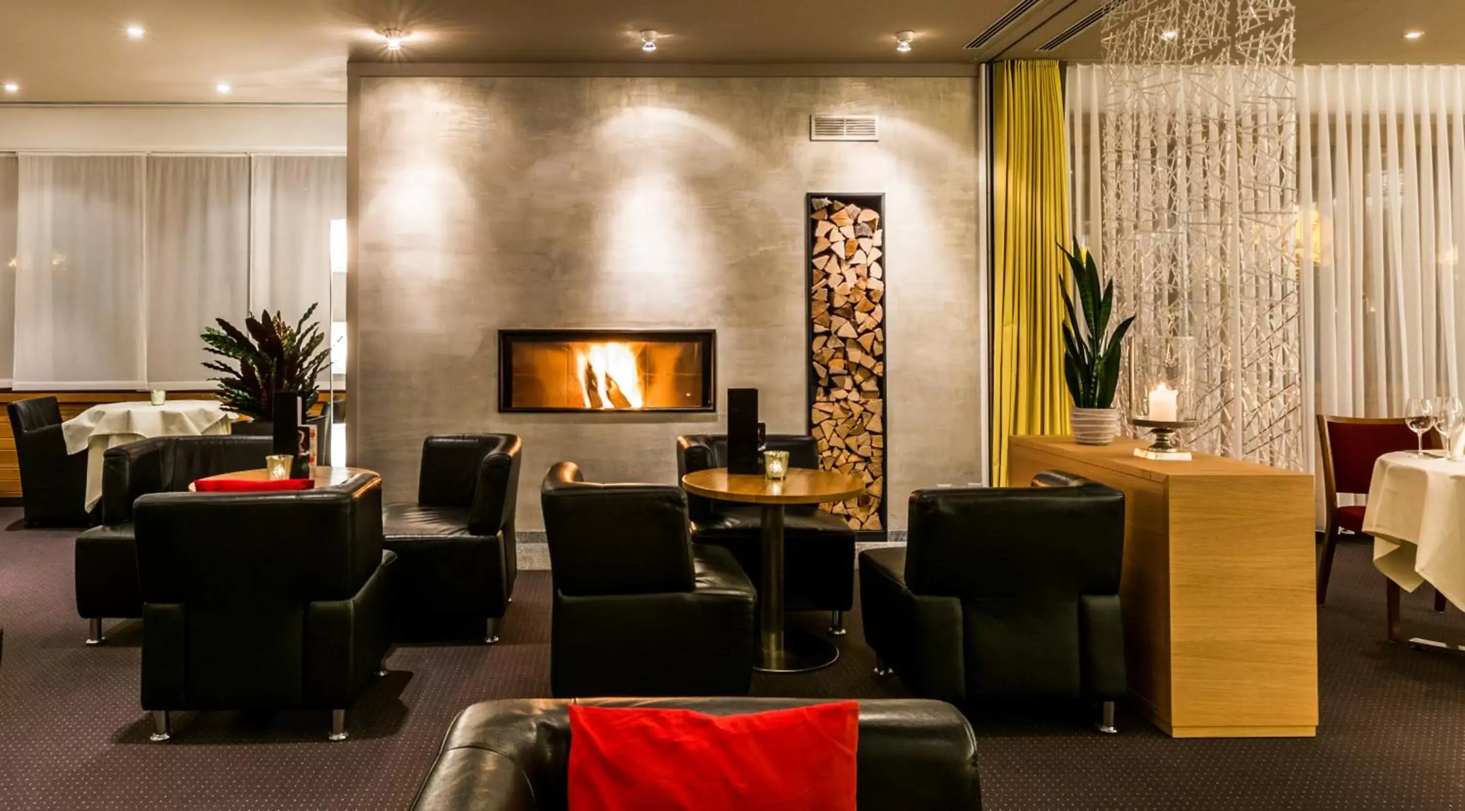 Lounge or bar in Solbadhotel Sigriswil
