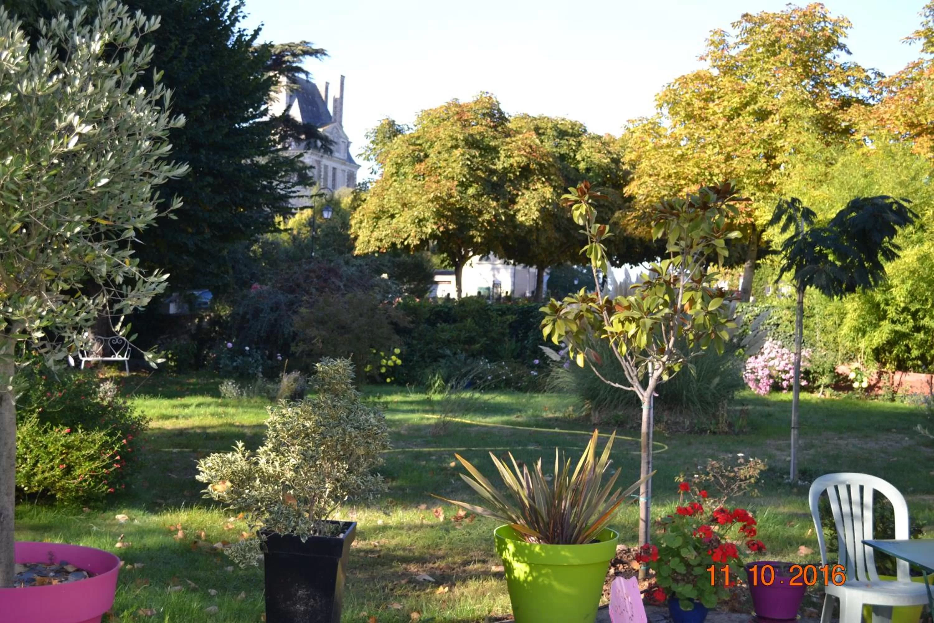 Patio in Hôtel Le Castel