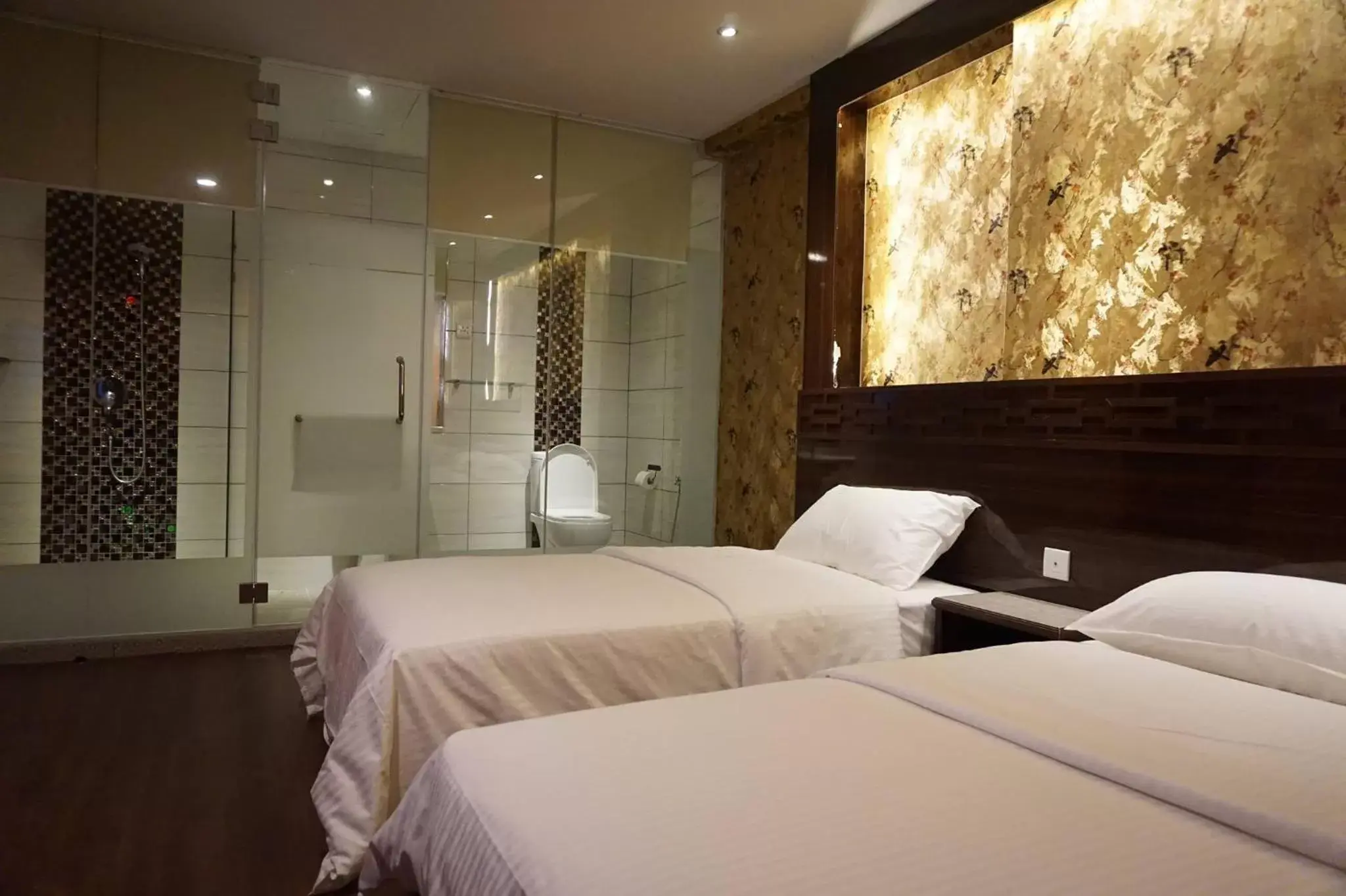 Shower, Bed in Apple Hotel Penang