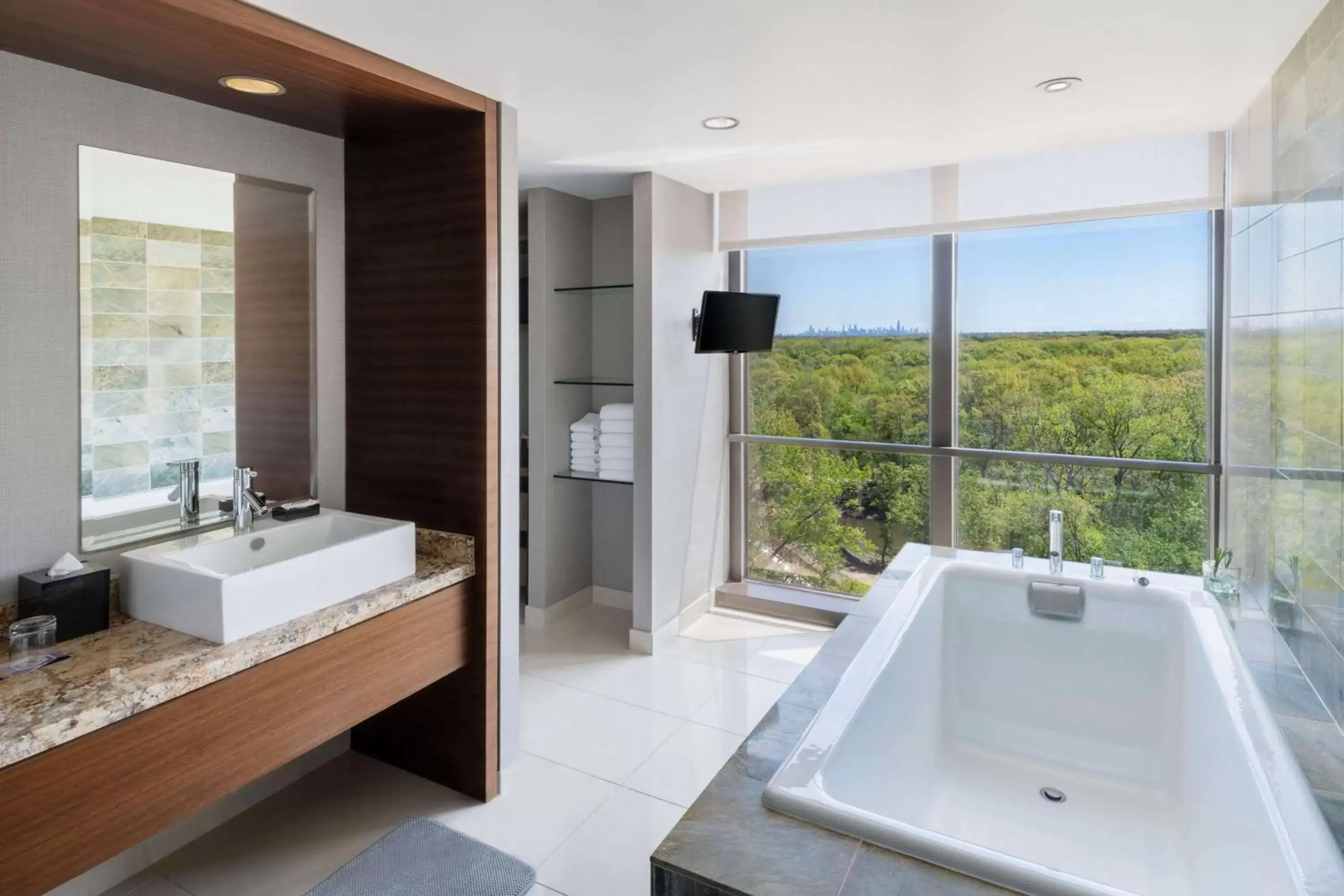 Photo of the whole room, Bathroom in Hyatt Regency O'Hare Chicago