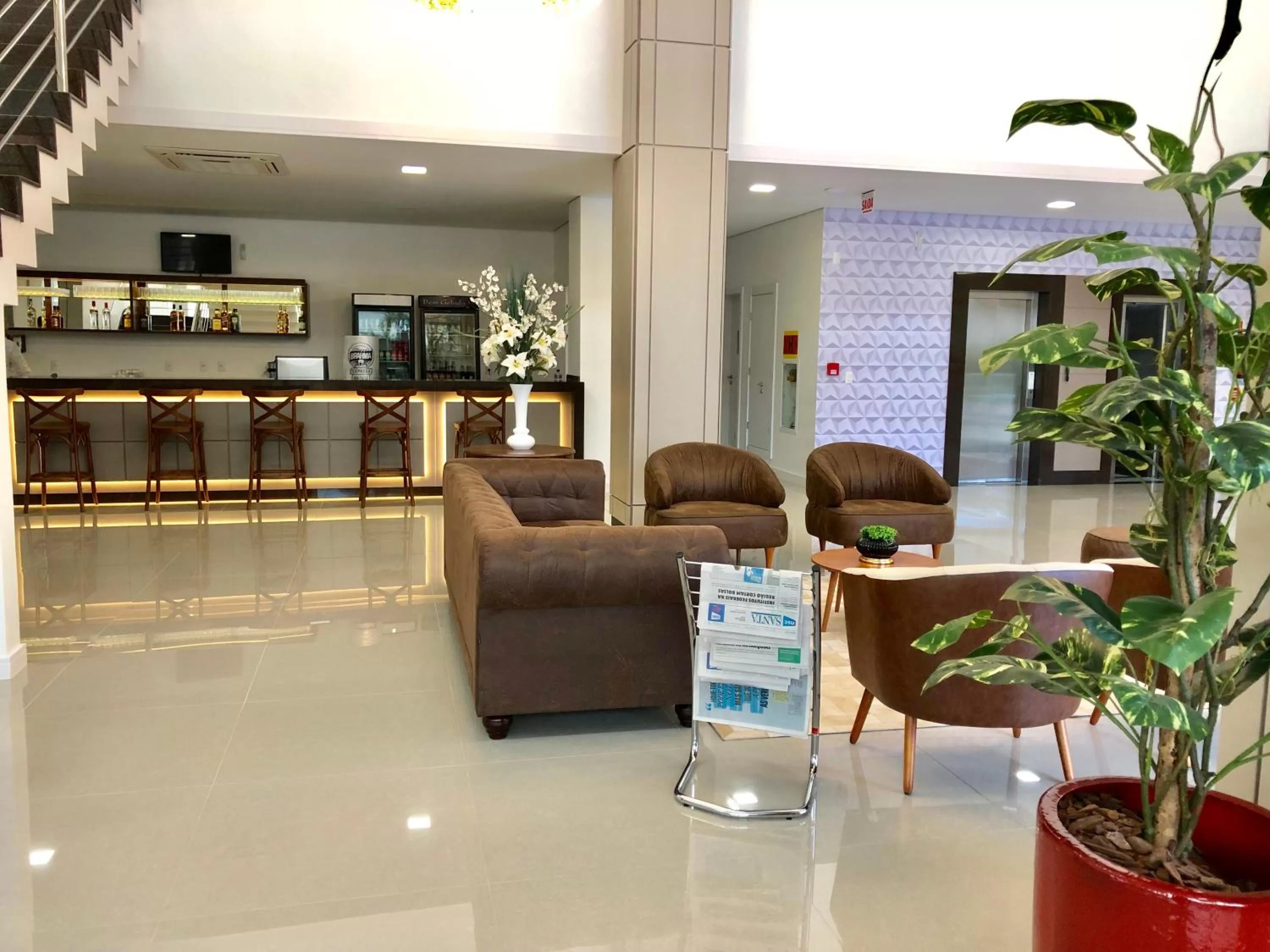 Communal lounge/ TV room in Tri Hotel Executive Indaial