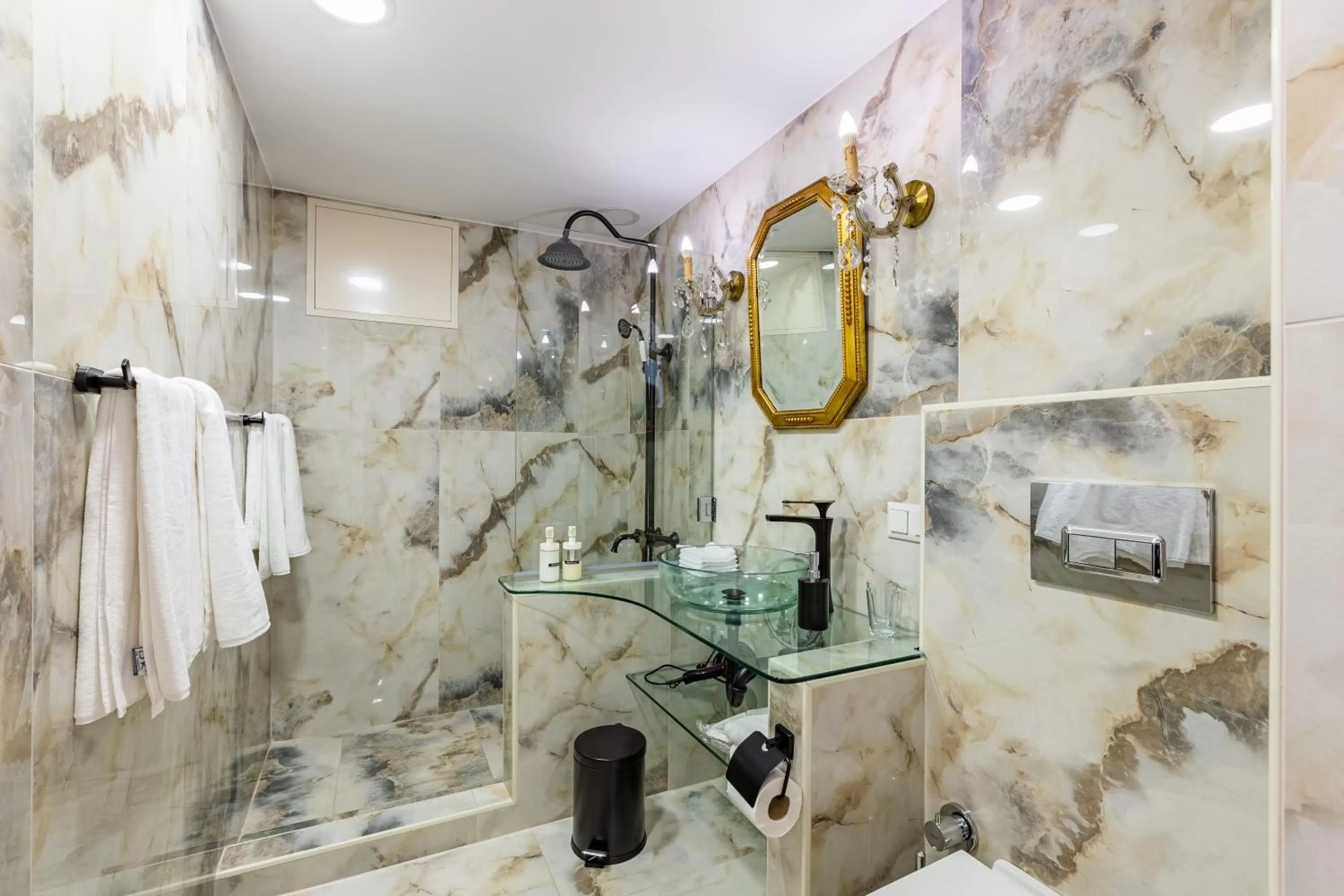 Bathroom in Villa Pera Suite Hotel