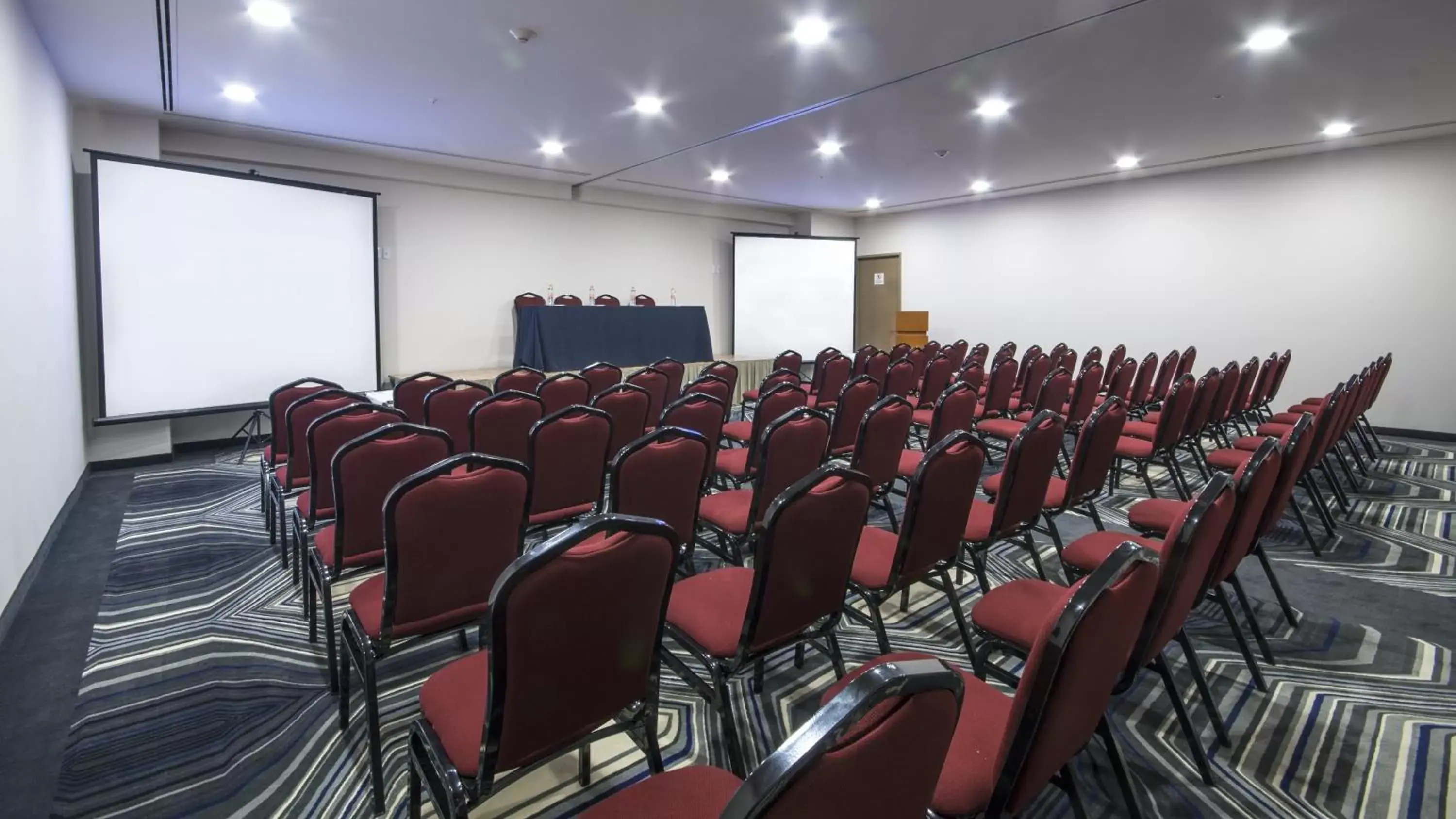 Meeting/conference room in Holiday Inn Express Mexico- Toreo, an IHG Hotel