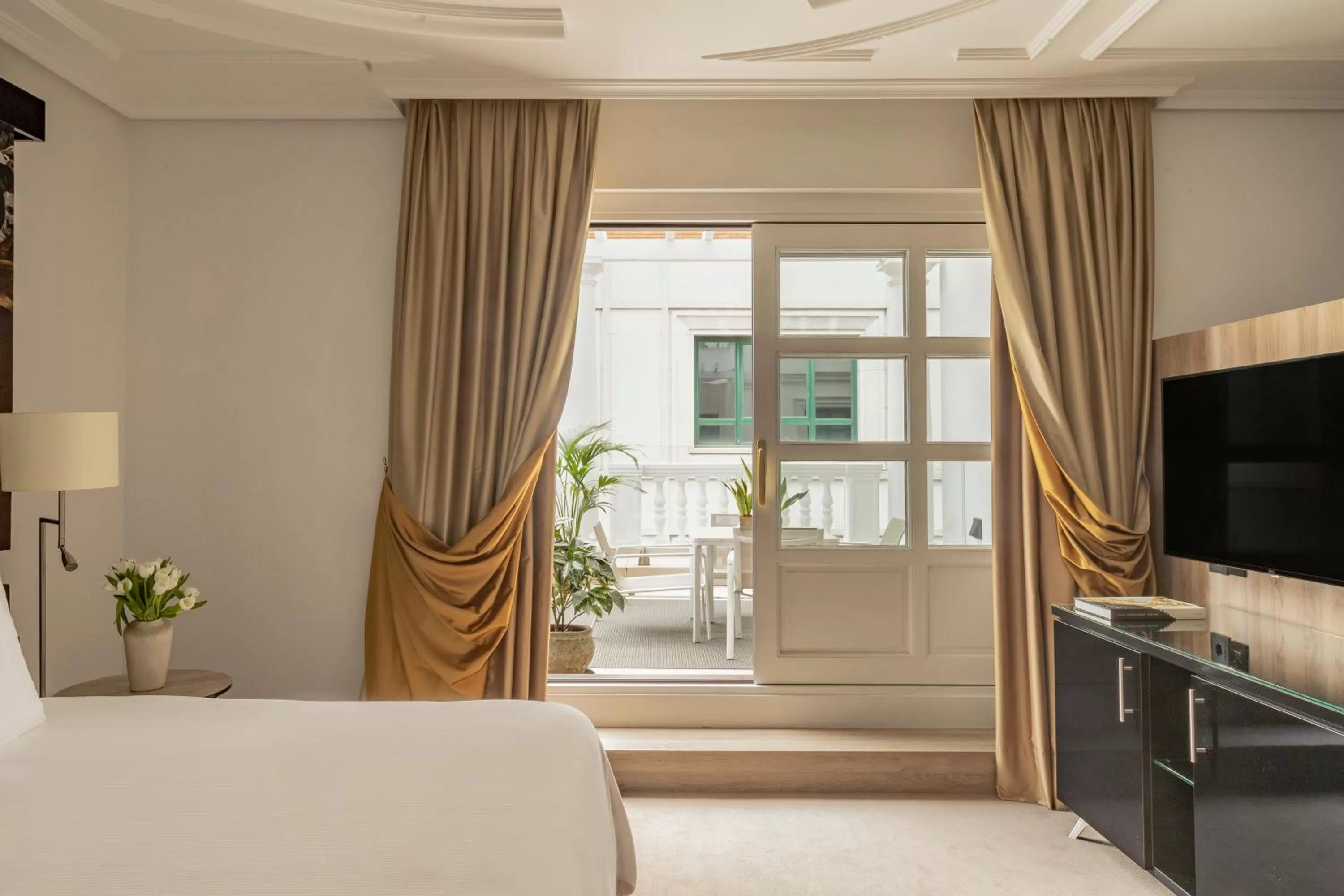 Bed in Palacio de los Duques Gran Meliá - The Leading Hotels of the World