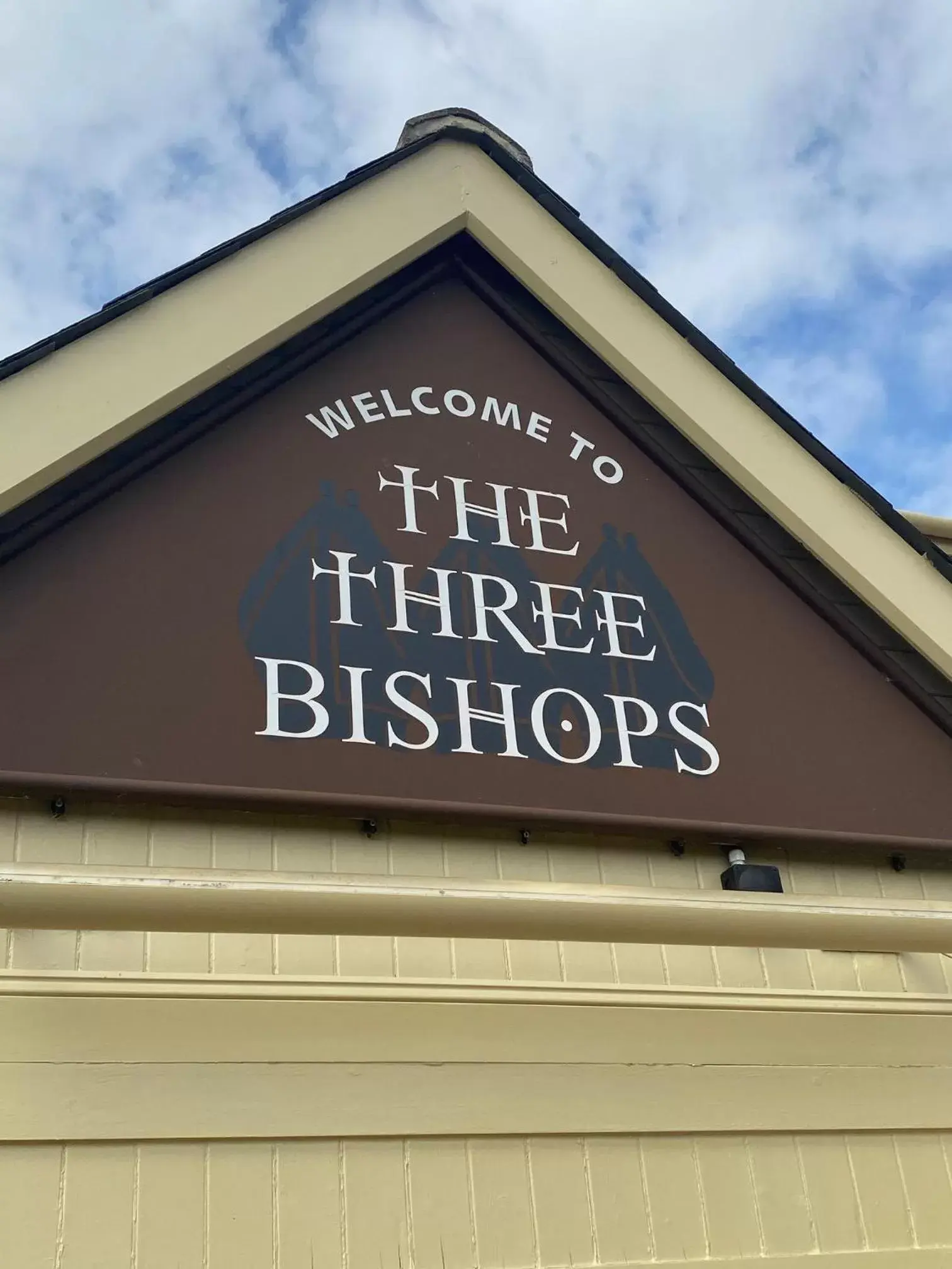 Property building, Property Logo/Sign in Three Bishops Inn