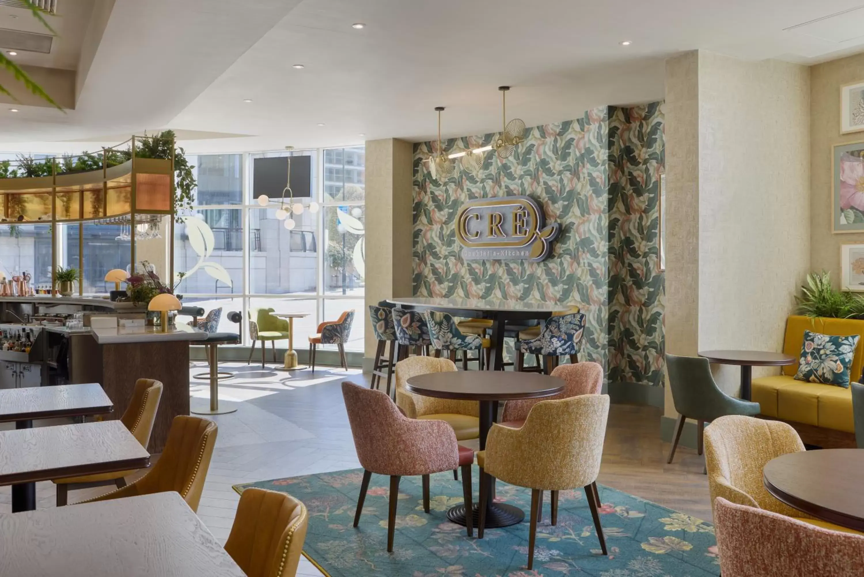 Lounge or bar, Restaurant/Places to Eat in DoubleTree by Hilton London Chelsea