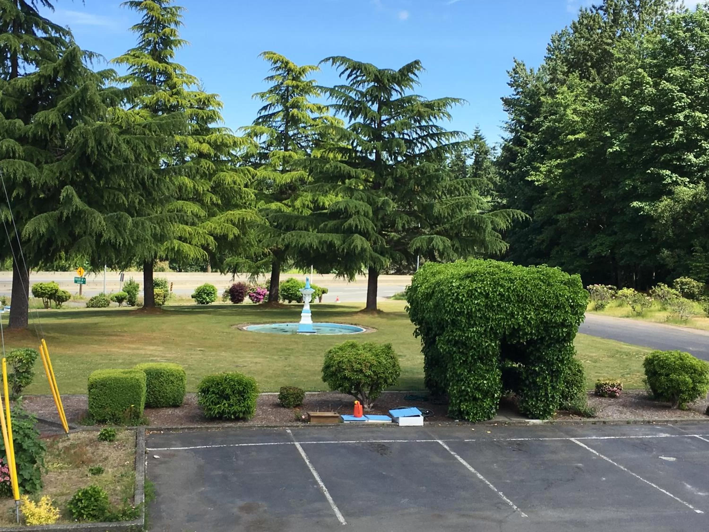 Garden in Fuller Lake Chemainus Motel
