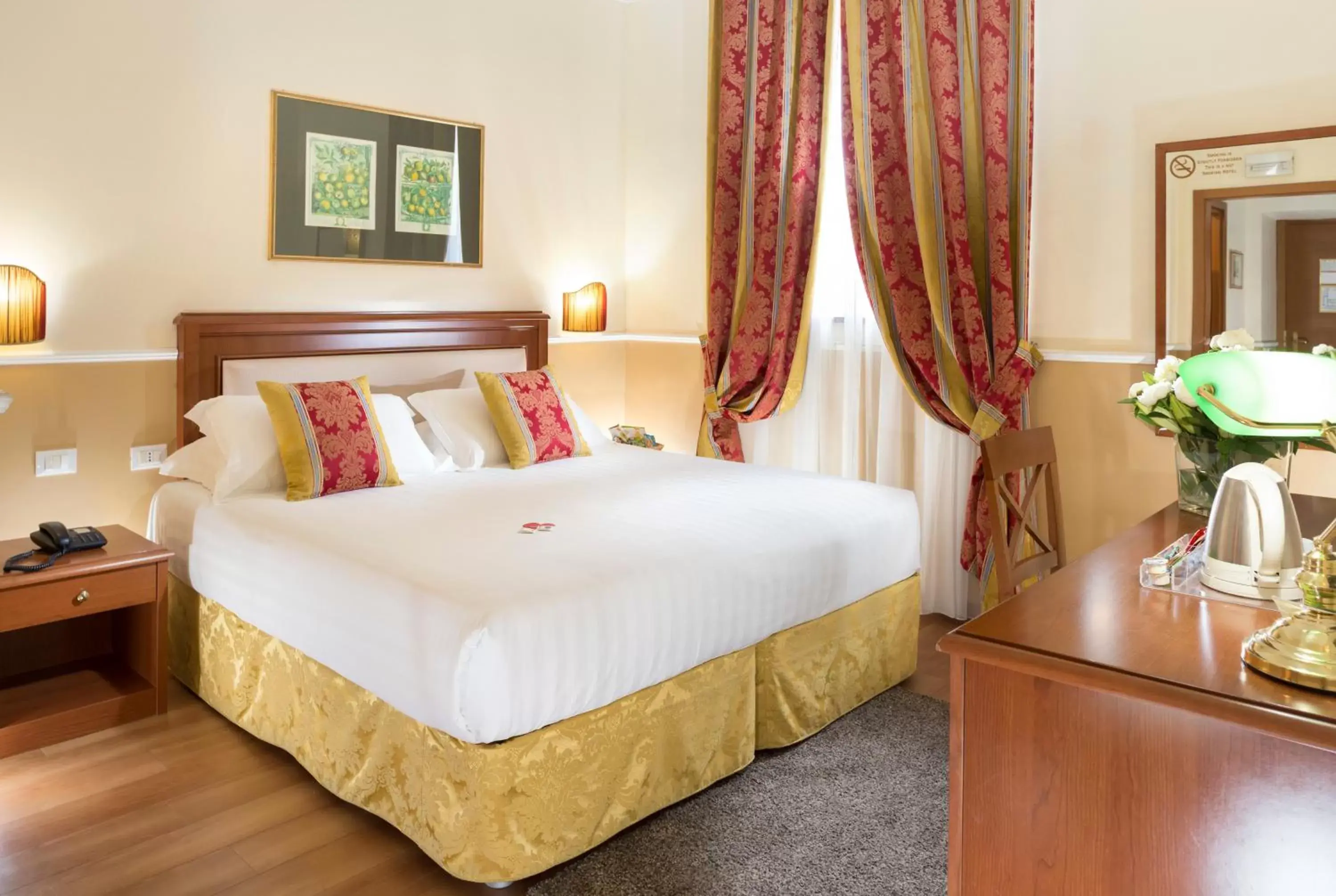 Bedroom, Bed in Hotel Milton Roma