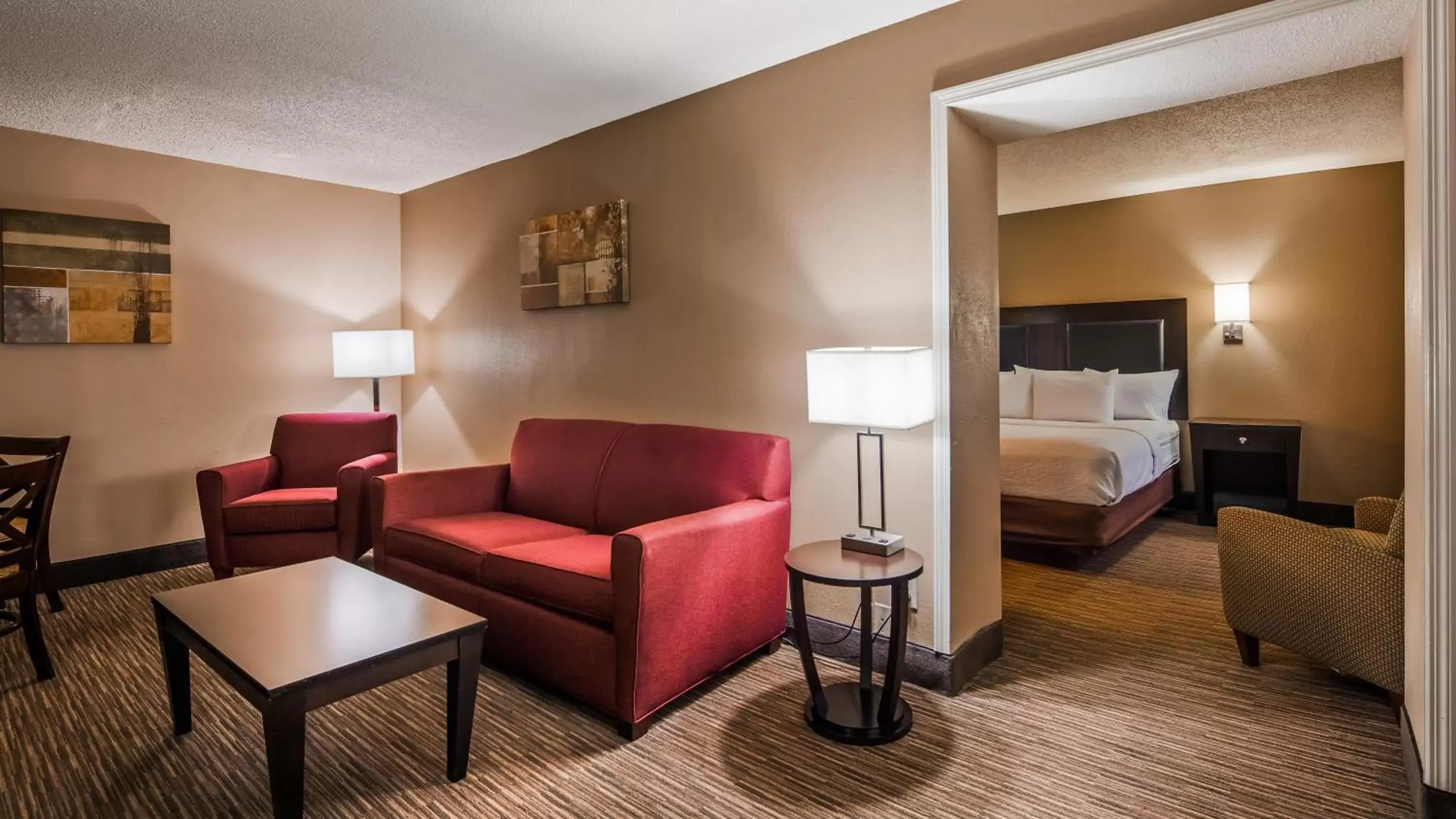 Living room, Seating Area in SureStay Plus Hotel by Best Western Jackson