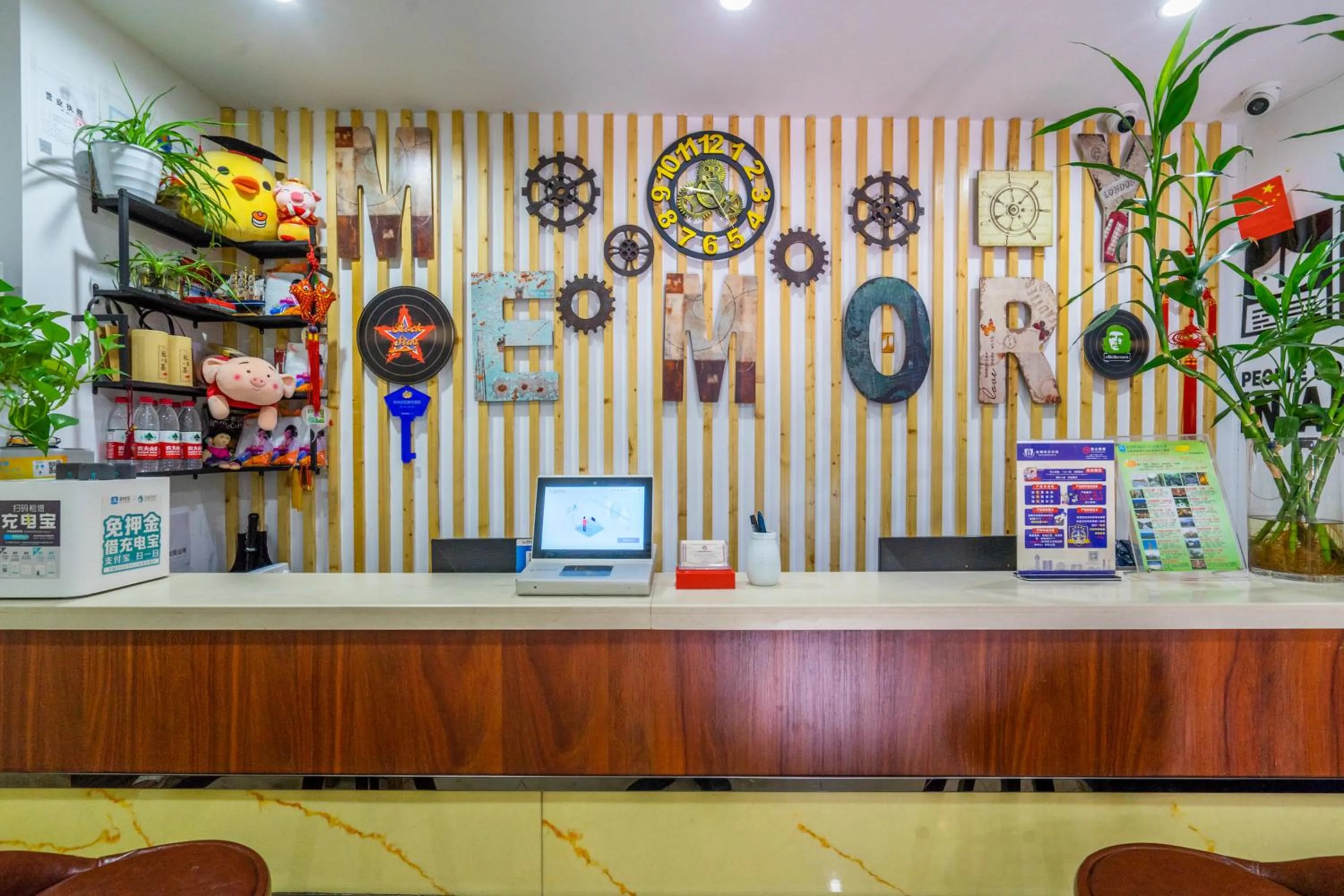 Staff in Hangzhou Memory Travel International Hotel-Edge Westlake