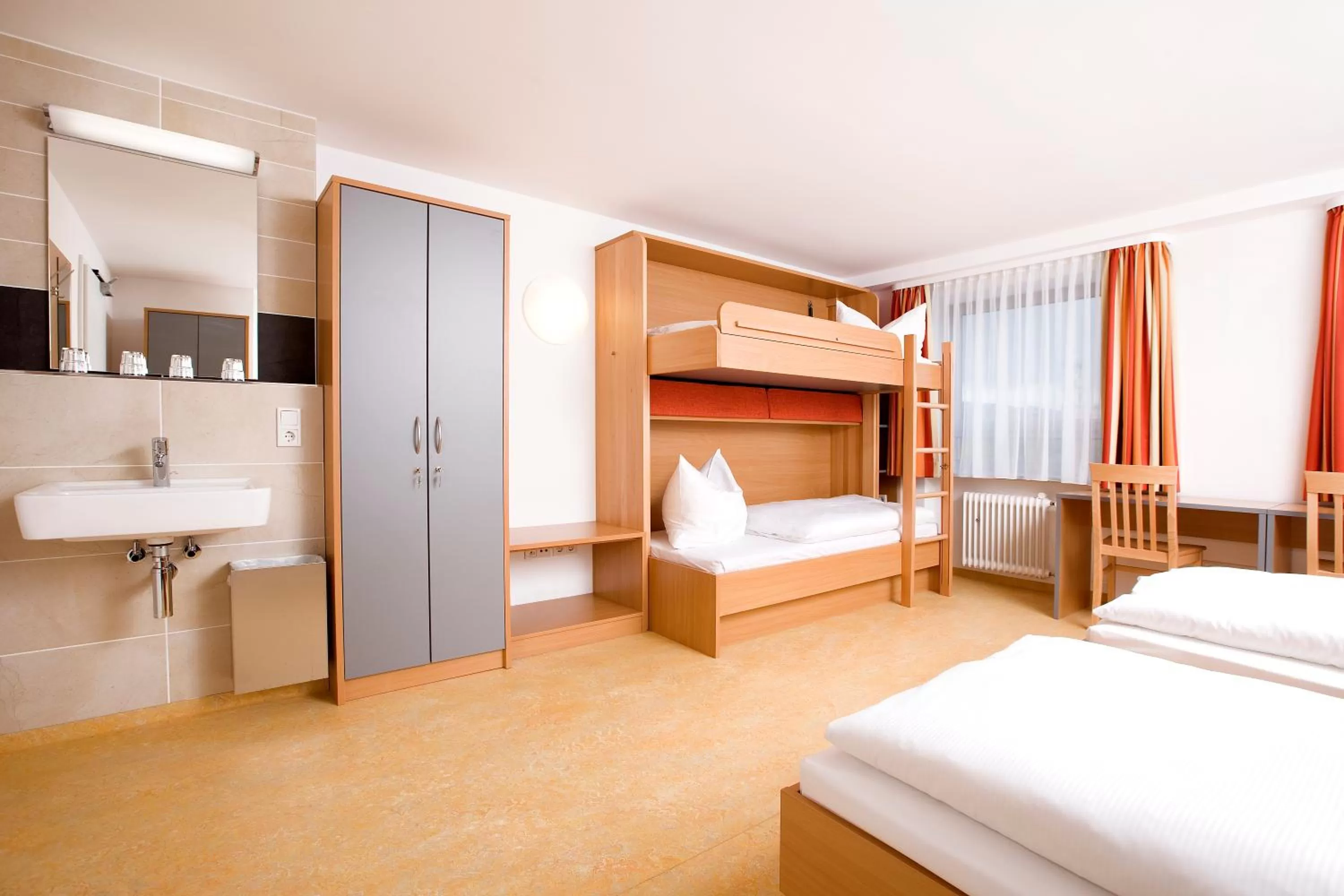 Bed in Ausbildungshotel St. Theresia