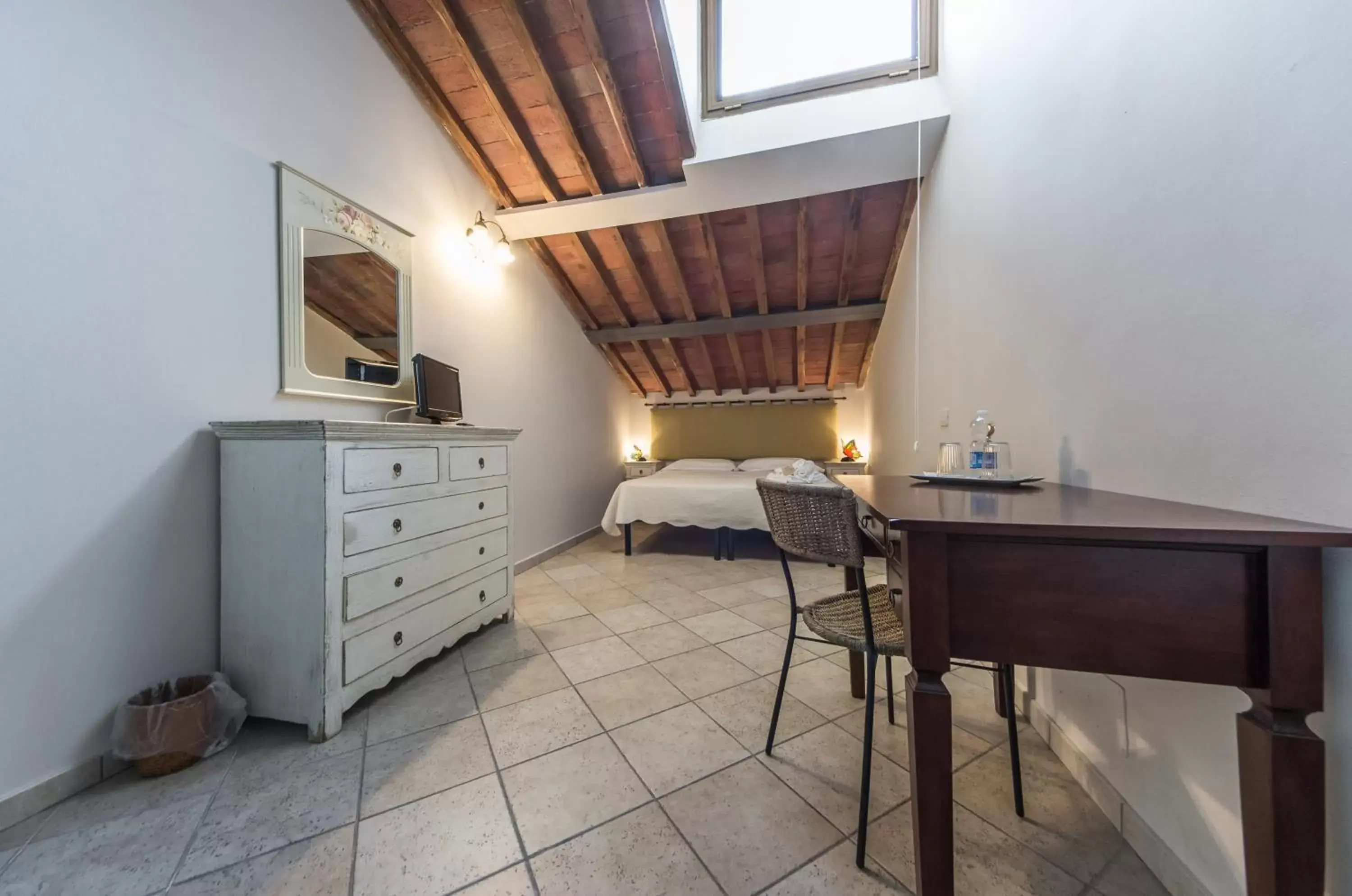 Bedroom, TV/Entertainment Center in I Terzi Di Siena - Rooms Only