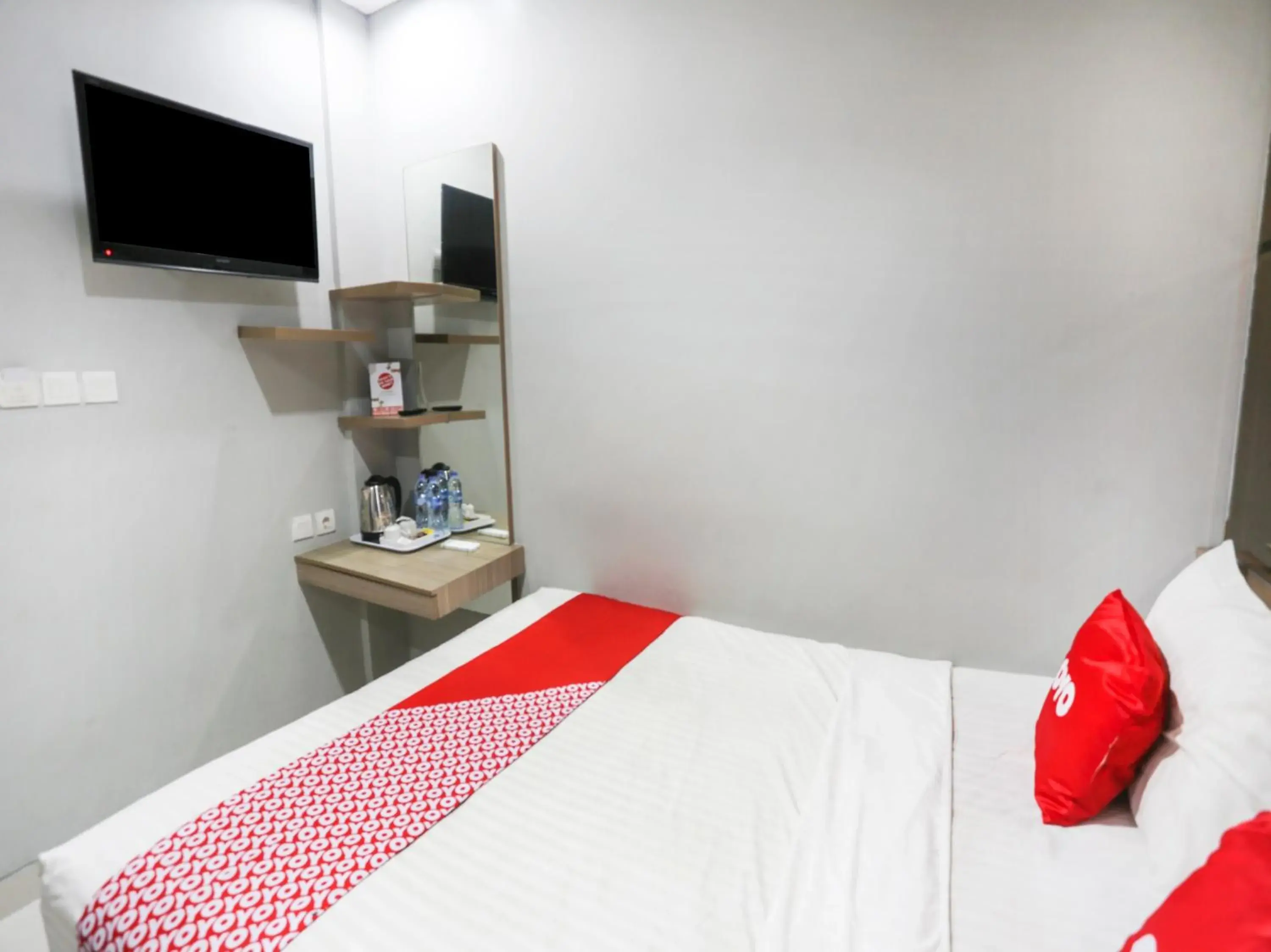 Bedroom, Bed in OYO 90056 Wisma Kebon Kacang 9