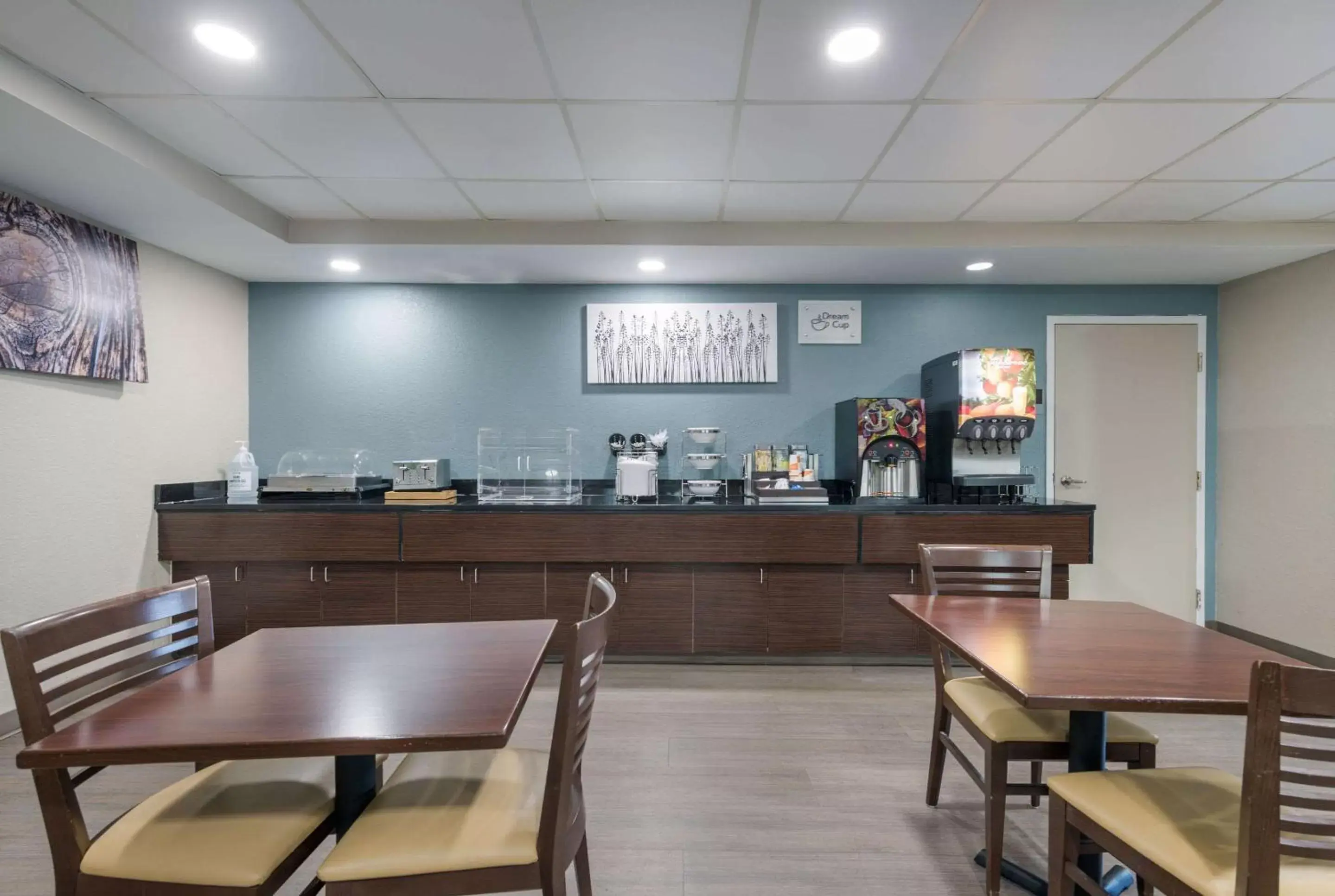 Breakfast, Restaurant/Places to Eat in Sleep Inn & Suites Chesapeake - Portsmouth